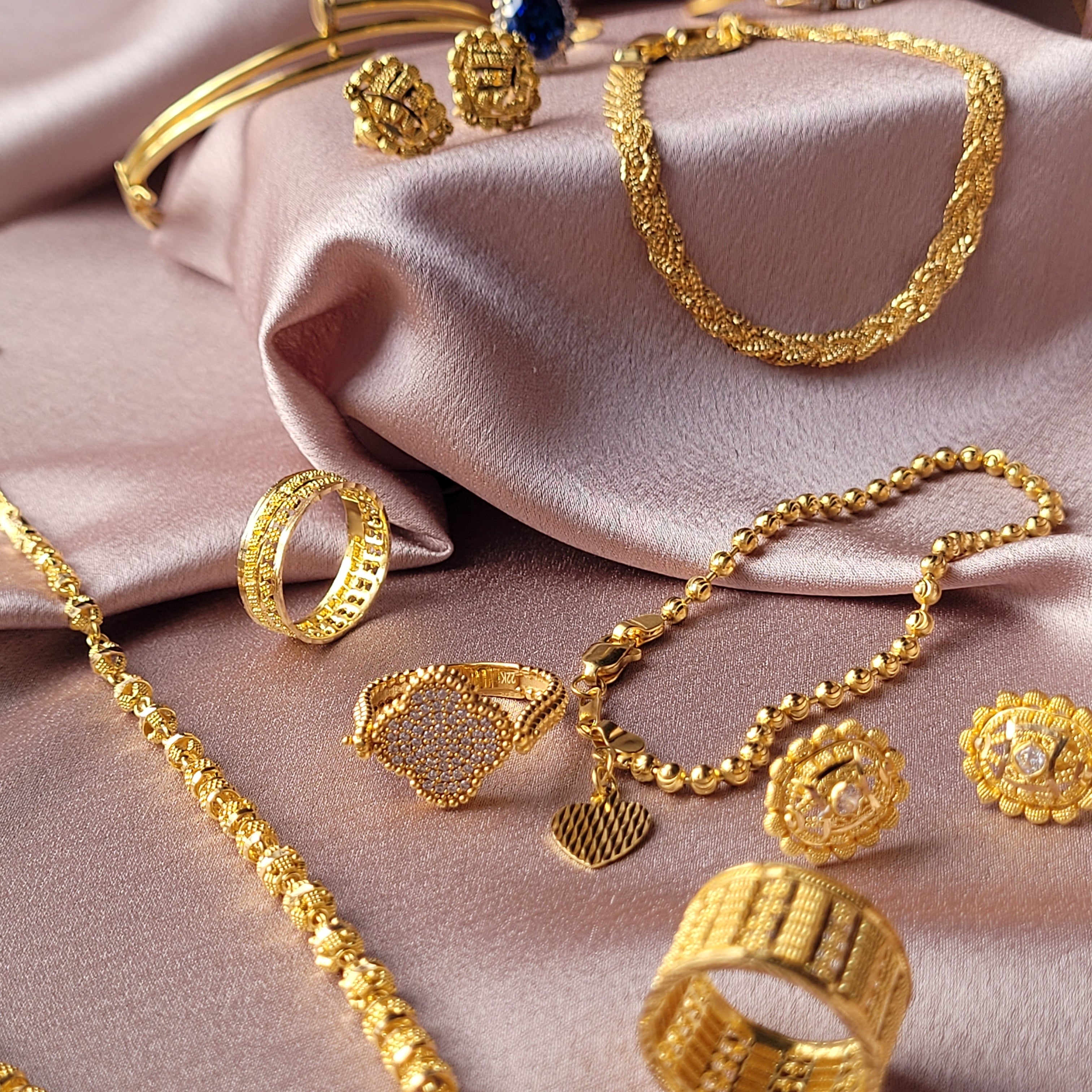 Explore the Opulence of 22ct Gold Jewellery Online at Carat Goldsmith