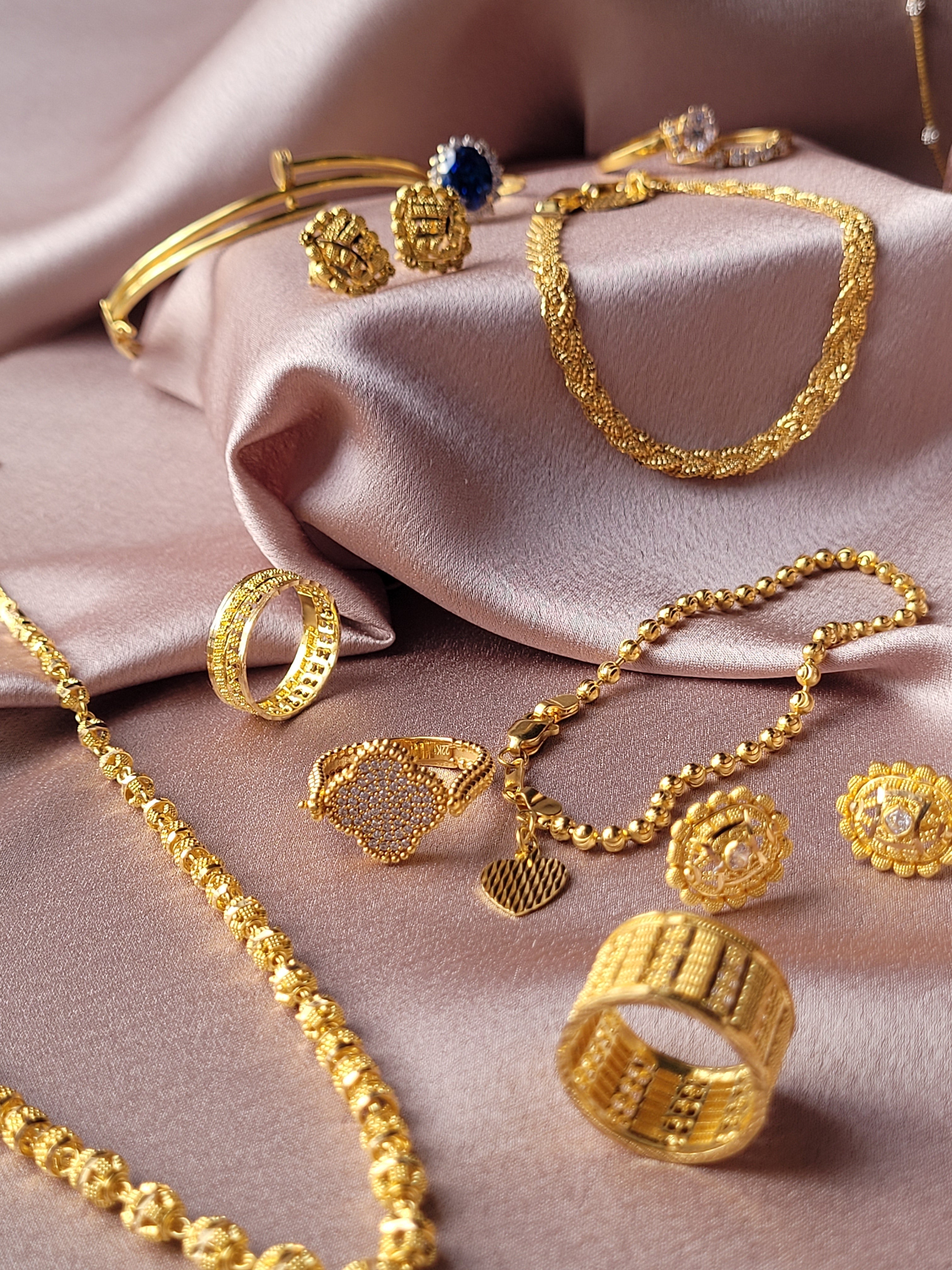 Explore the Opulence of 22ct Gold Jewellery Online at Carat Goldsmith