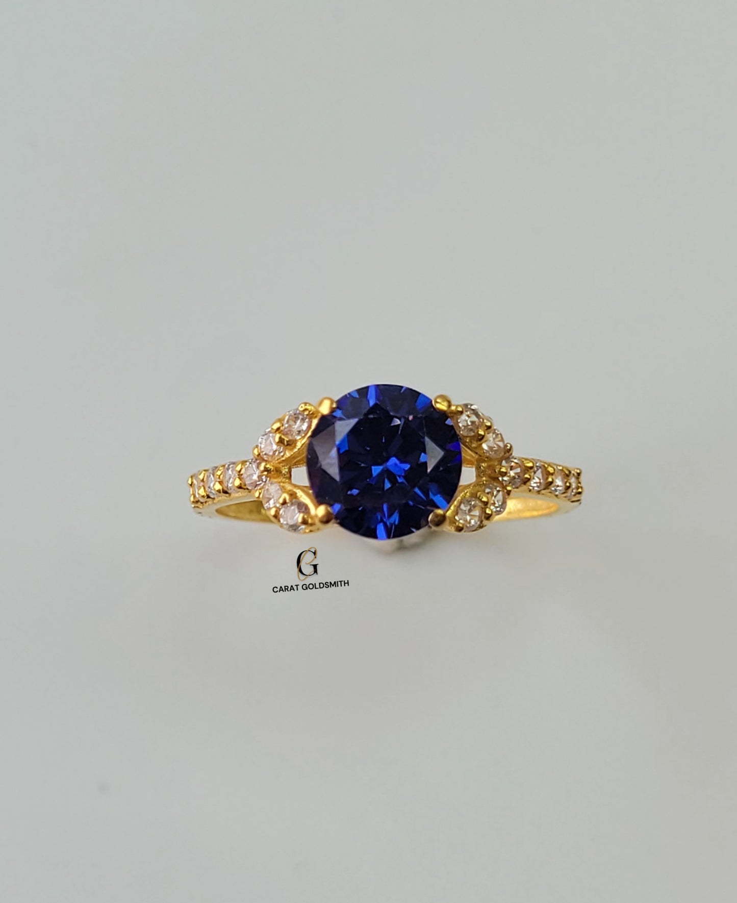 ROUND BLUE SAPPHIRE RING