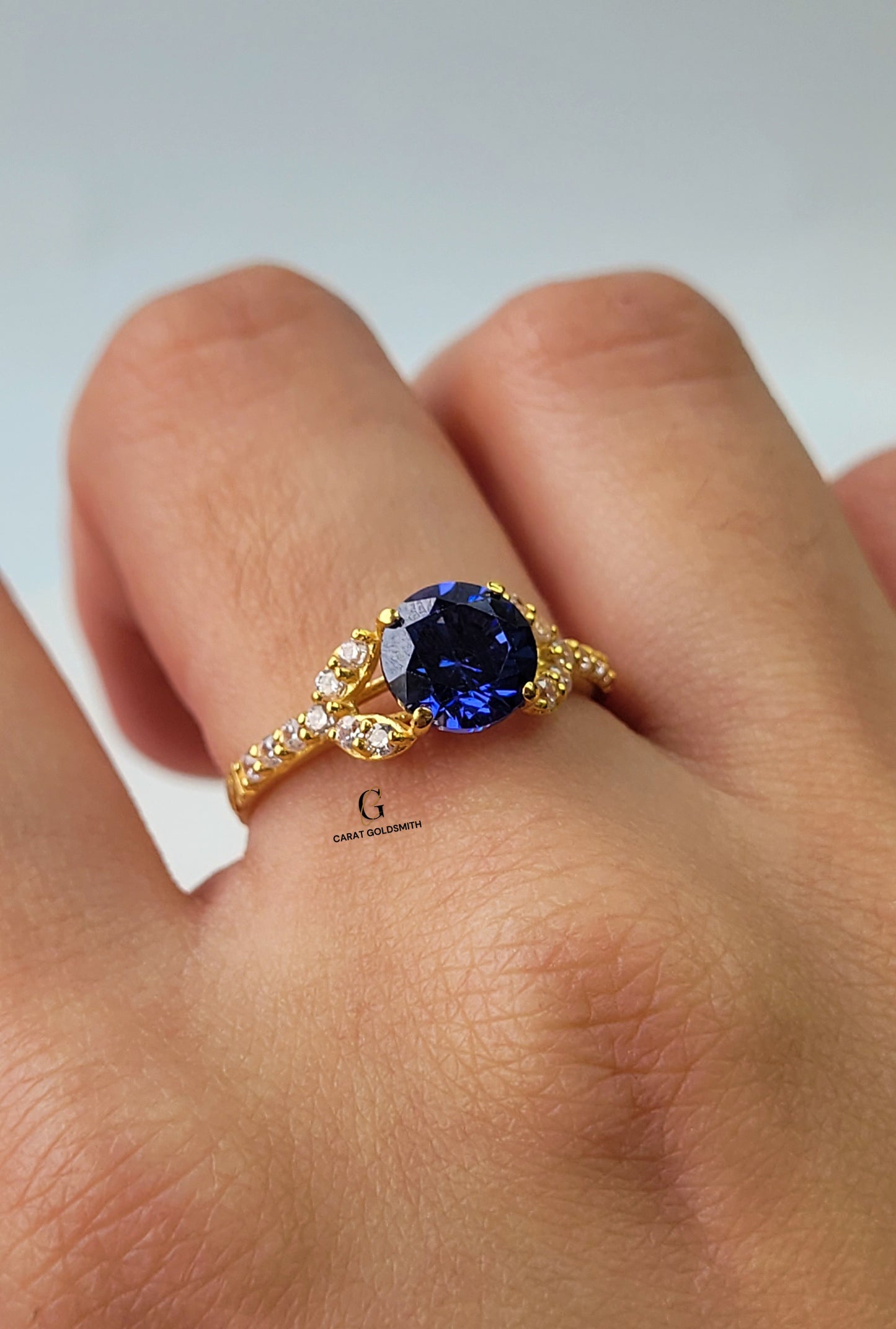 ROUND BLUE SAPPHIRE RING