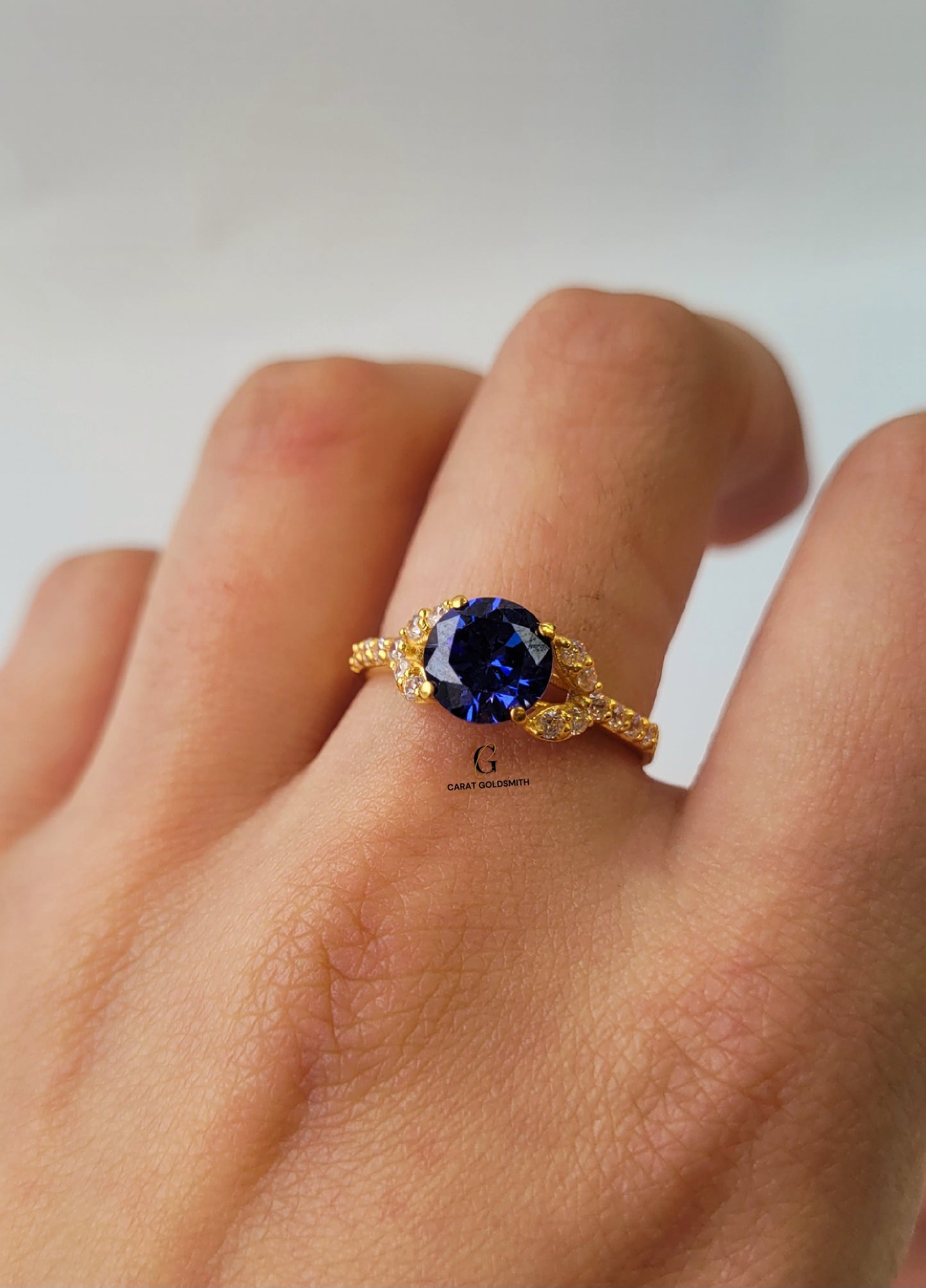 ROUND BLUE SAPPHIRE RING