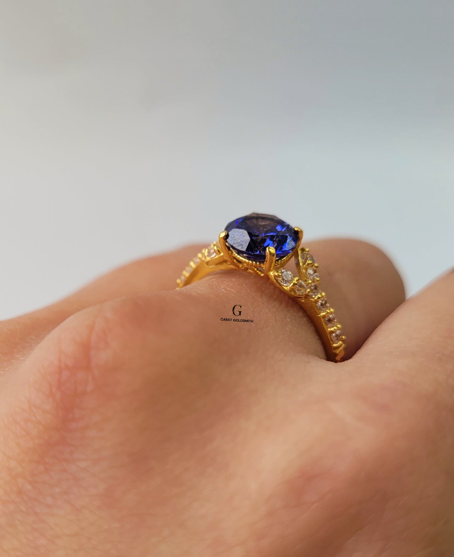 ROUND BLUE SAPPHIRE RING