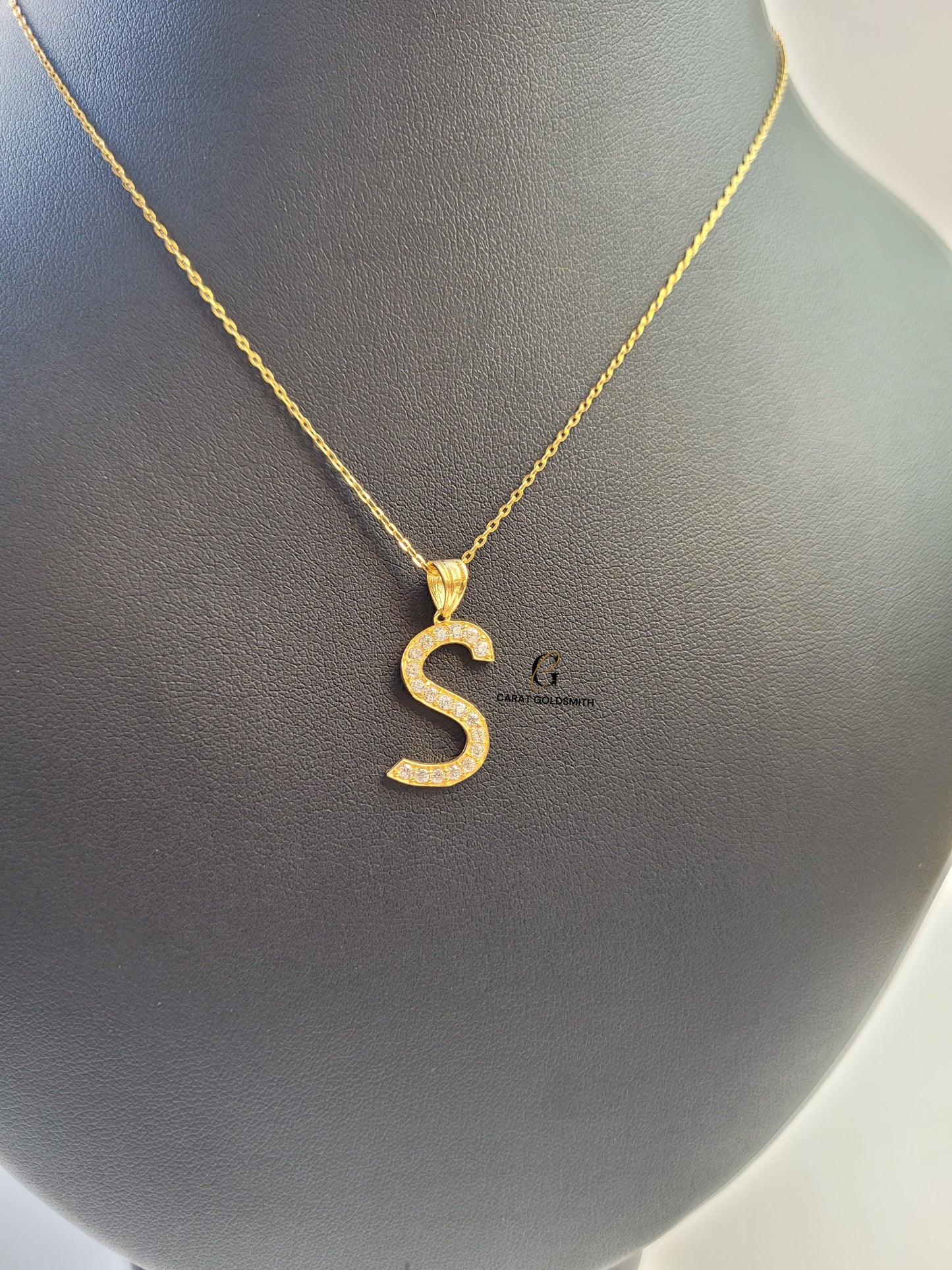 S INITIAL PENDANT