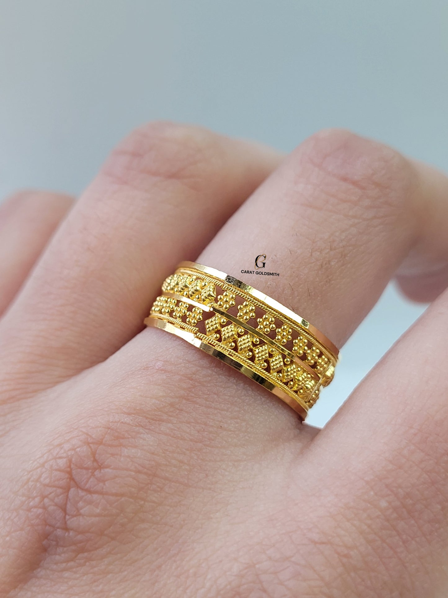 WIDE GOLD VINTAGE BAND