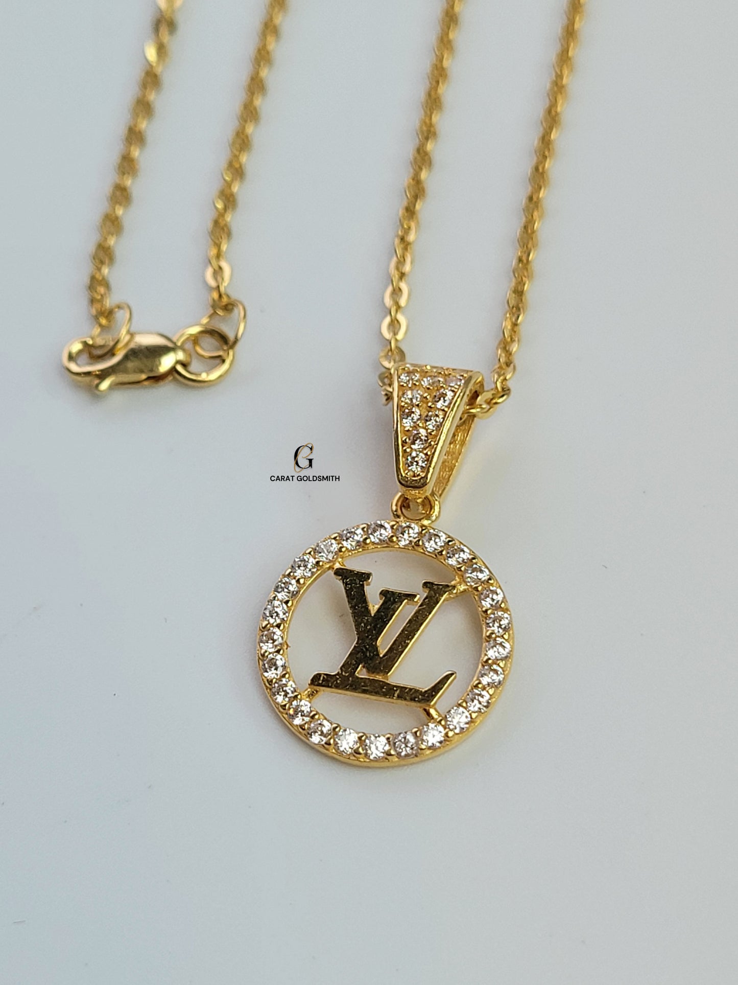 LV INITIAL CHARM