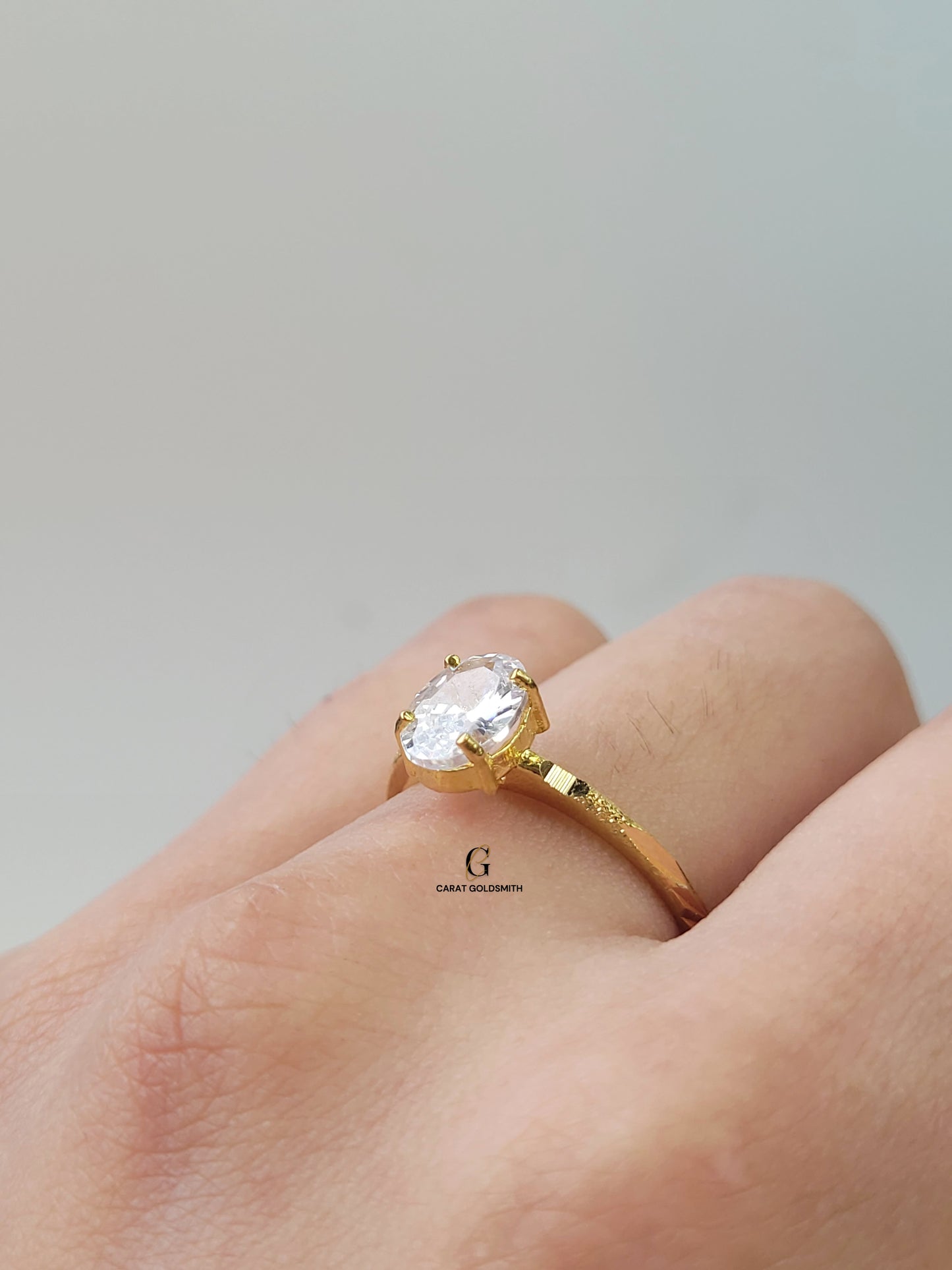 WHITE OVAL RING