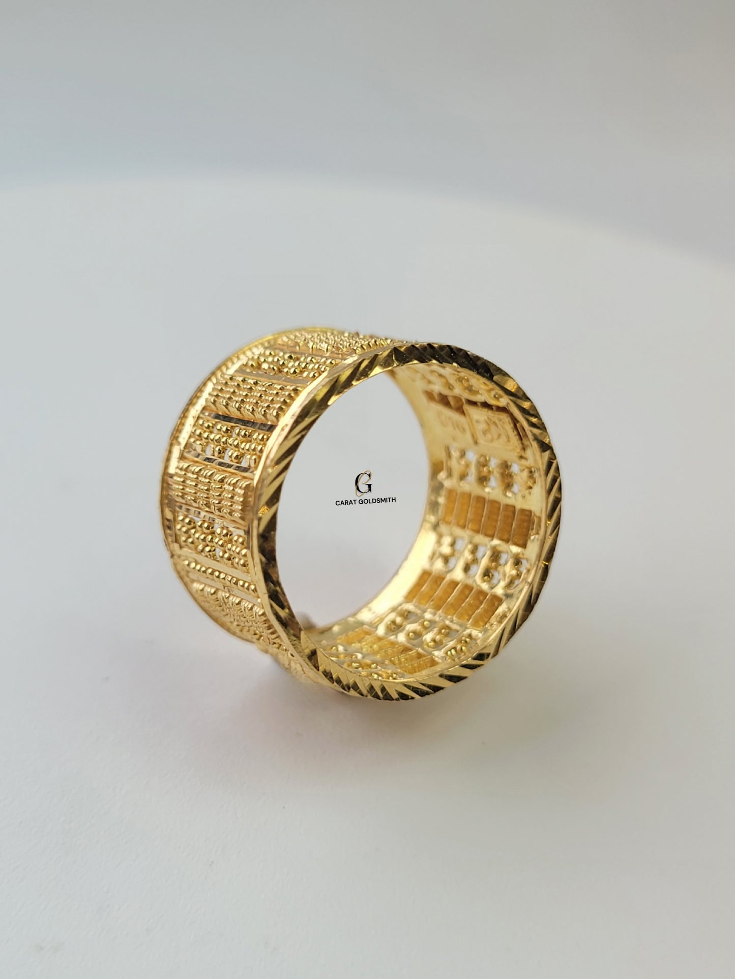 WIDE GOLD VINTAGE BAND