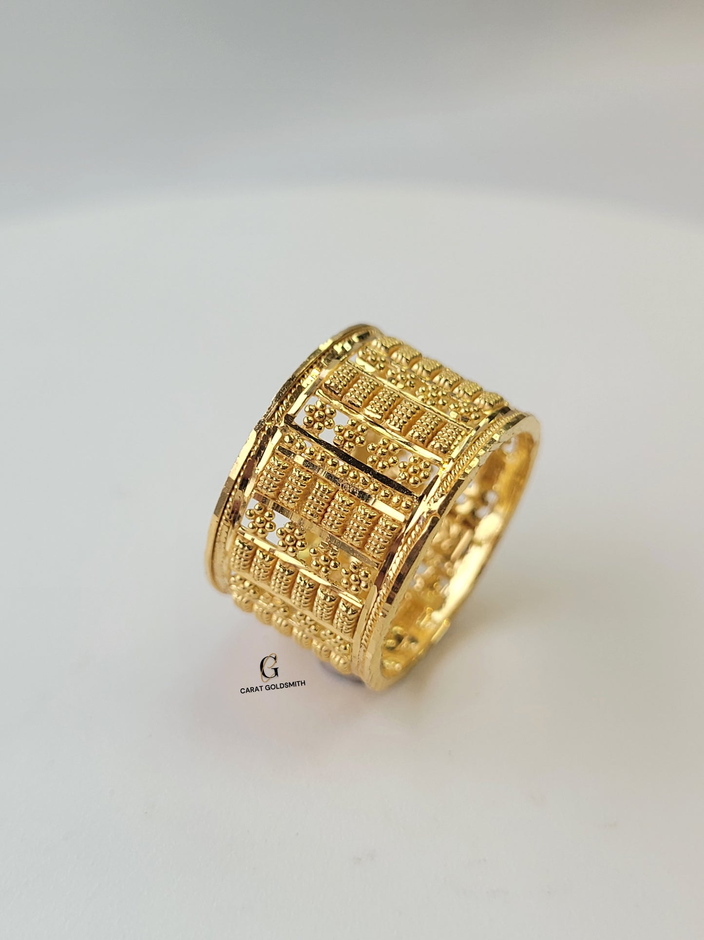 WIDE GOLD VINTAGE BAND