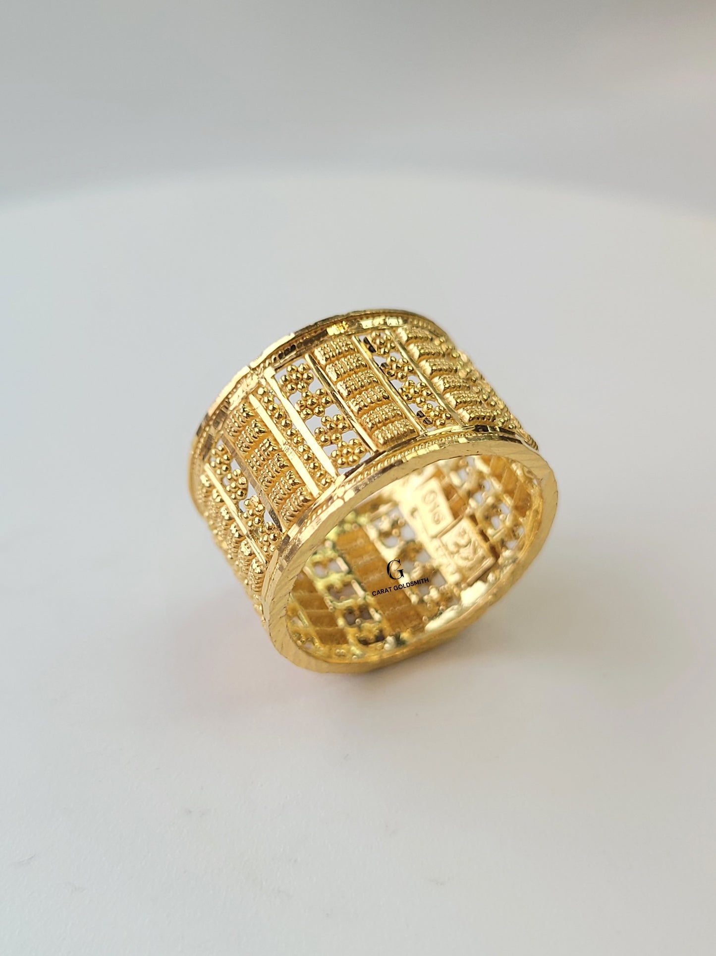 WIDE GOLD VINTAGE BAND