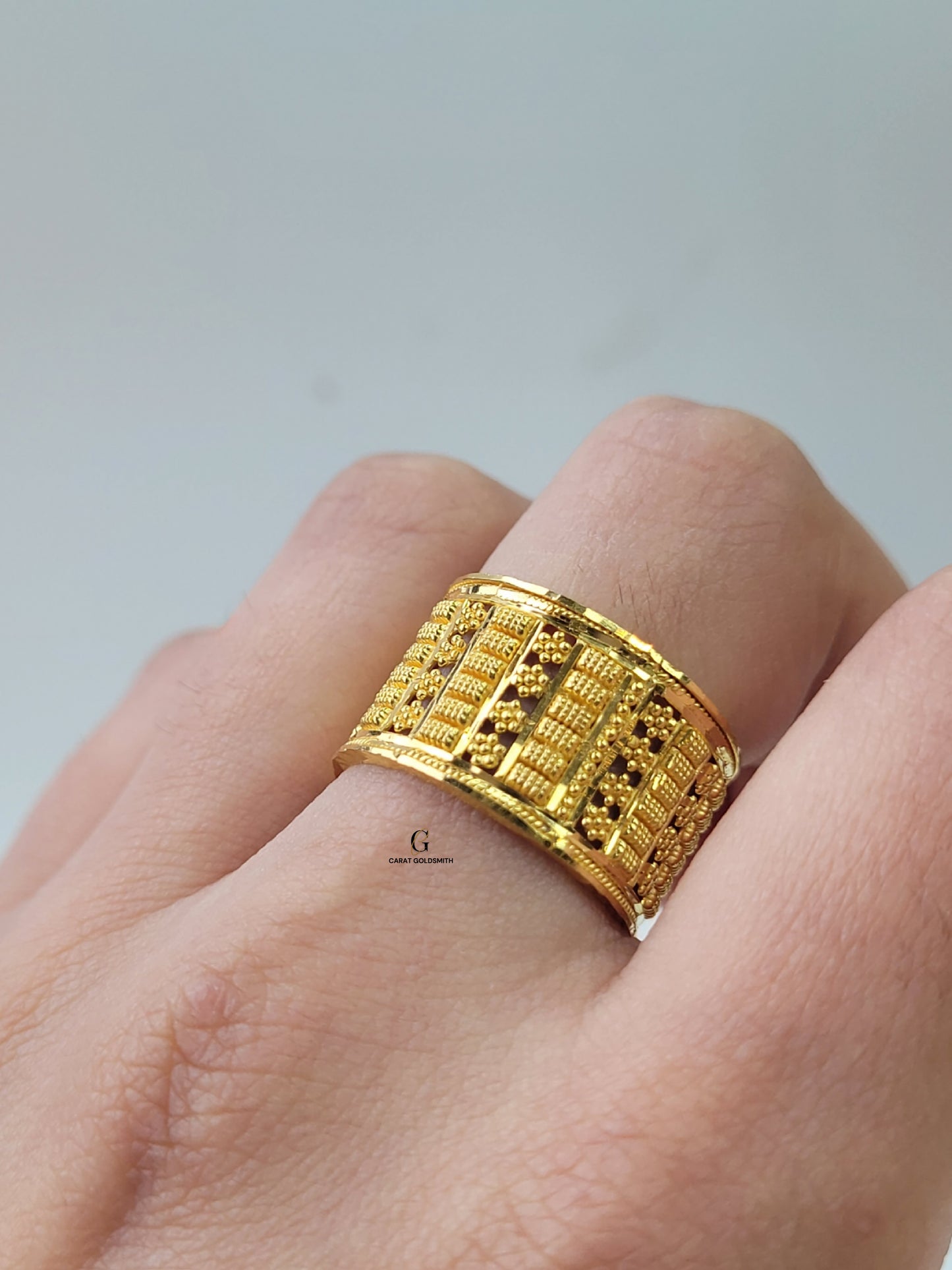 WIDE GOLD VINTAGE BAND