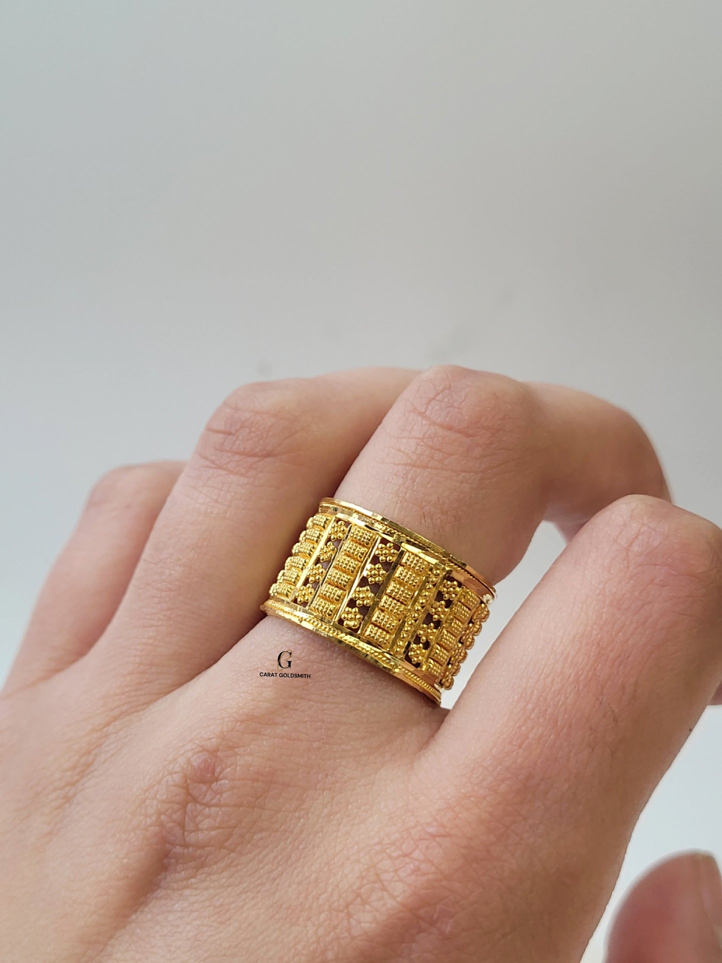 WIDE GOLD VINTAGE BAND