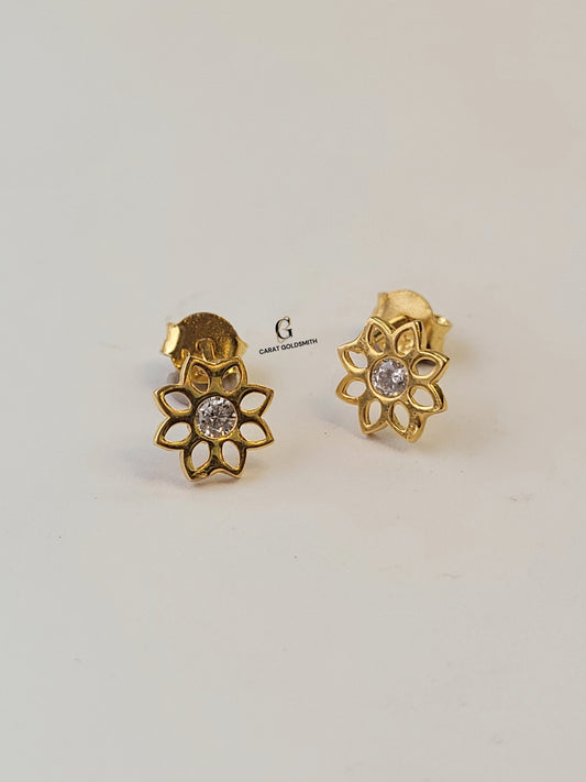 DAINTY PETAL STUDS