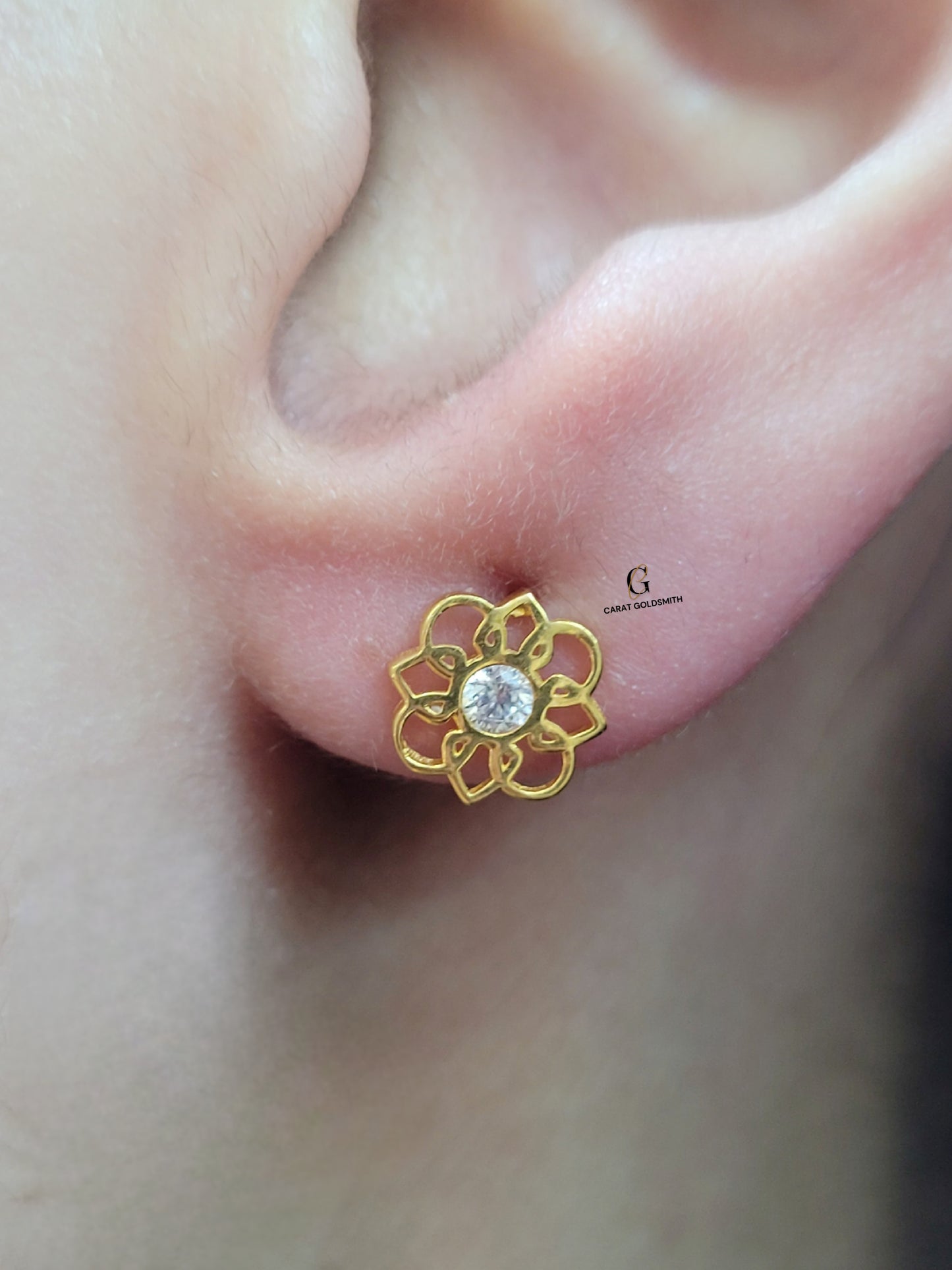 DAINTY PETAL STUD