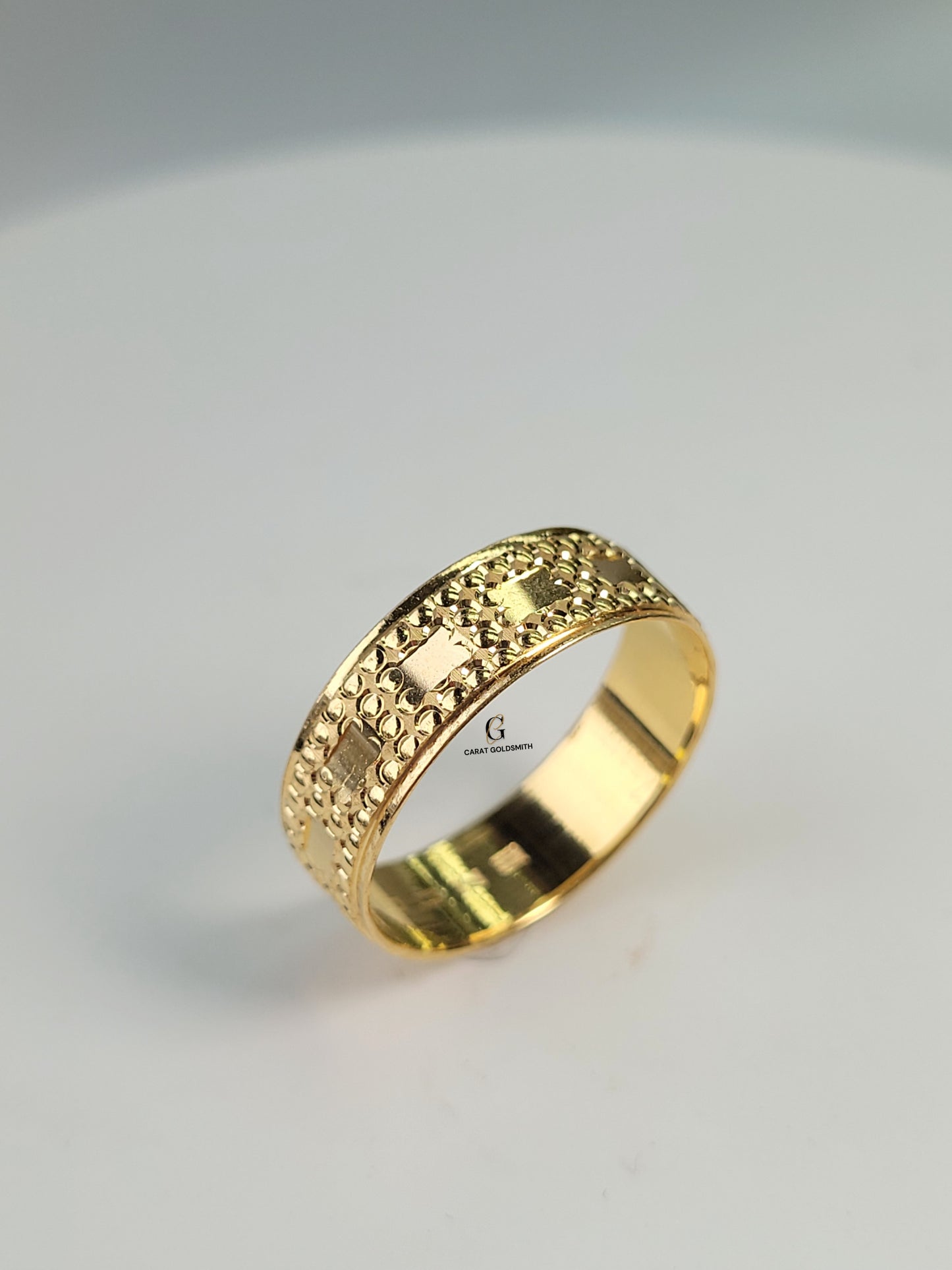 INTRICATE DESIGN GOLD BAND