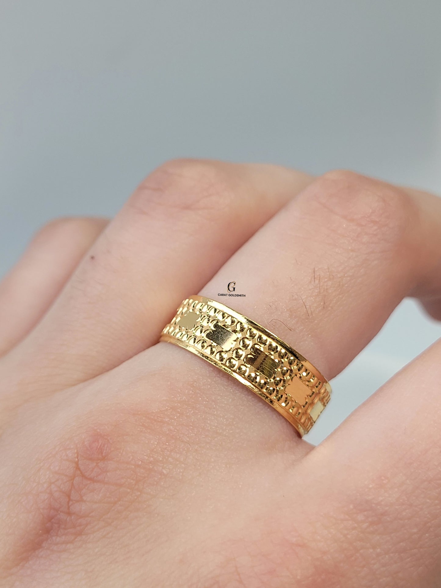 INTRICATE DESIGN GOLD BAND