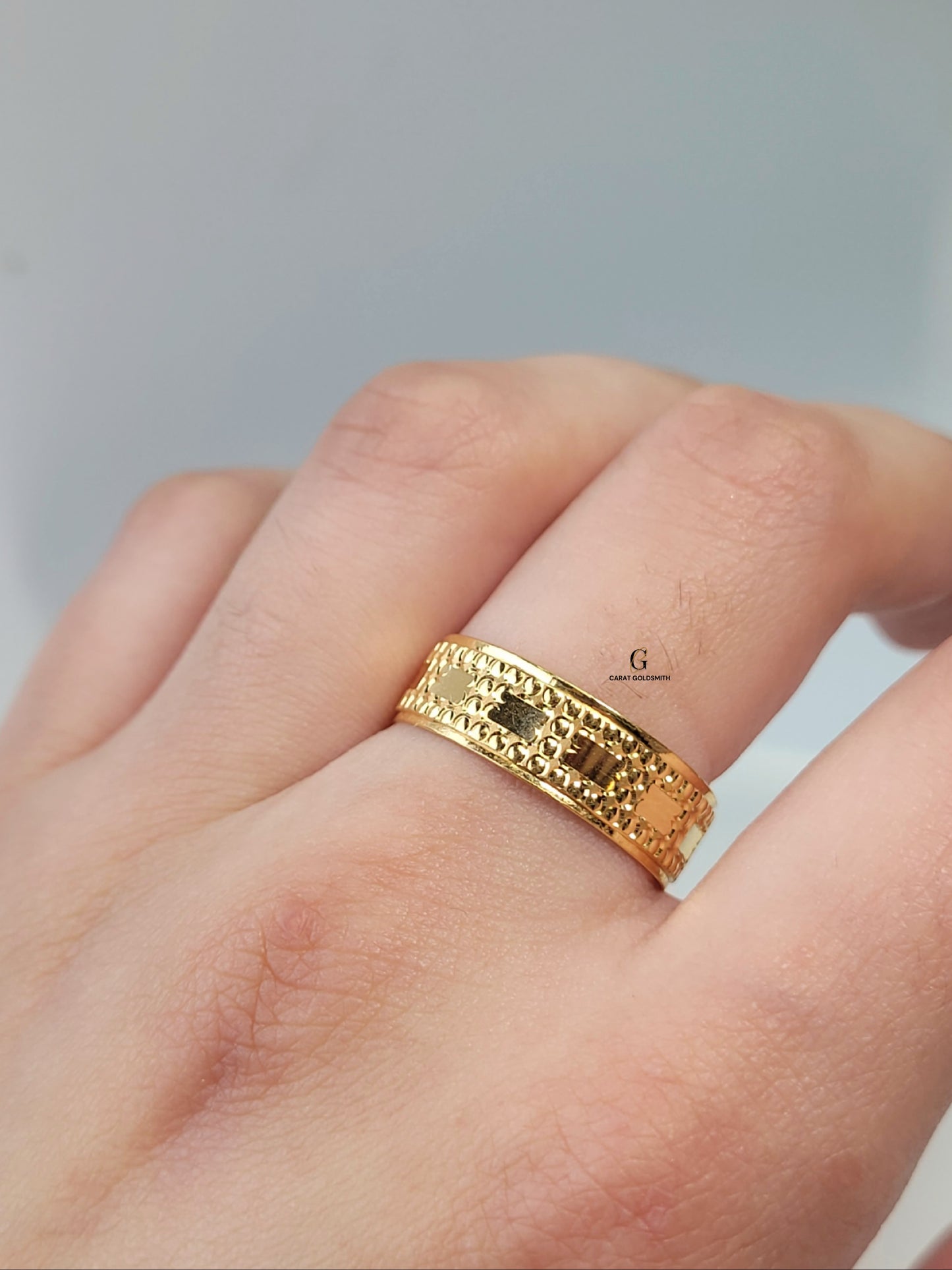 INTRICATE DESIGN GOLD BAND