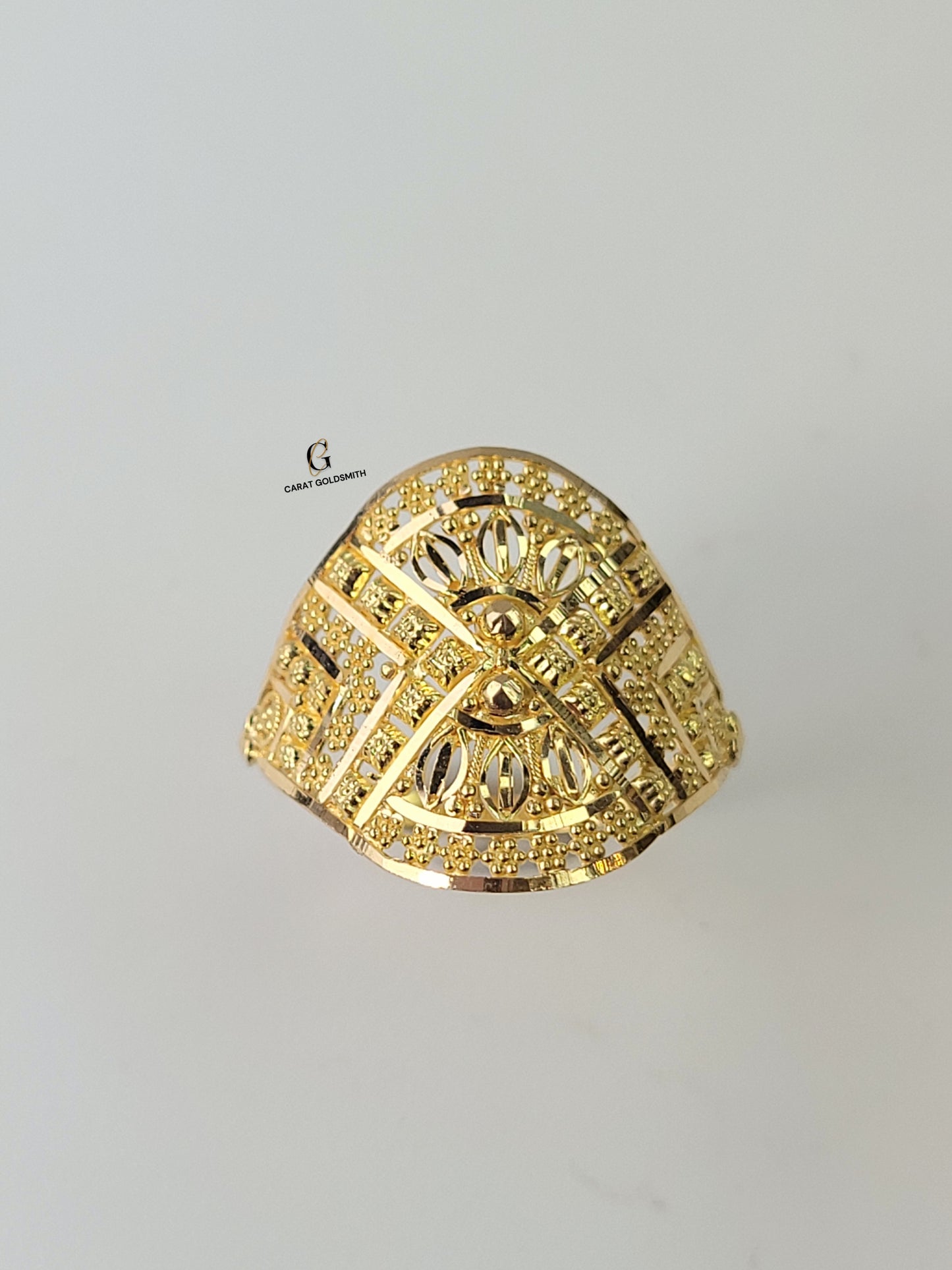 INTRICATE CUTTING GOLD RING