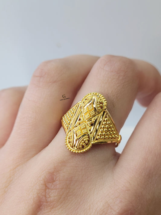 INTRICATE GOLD RING