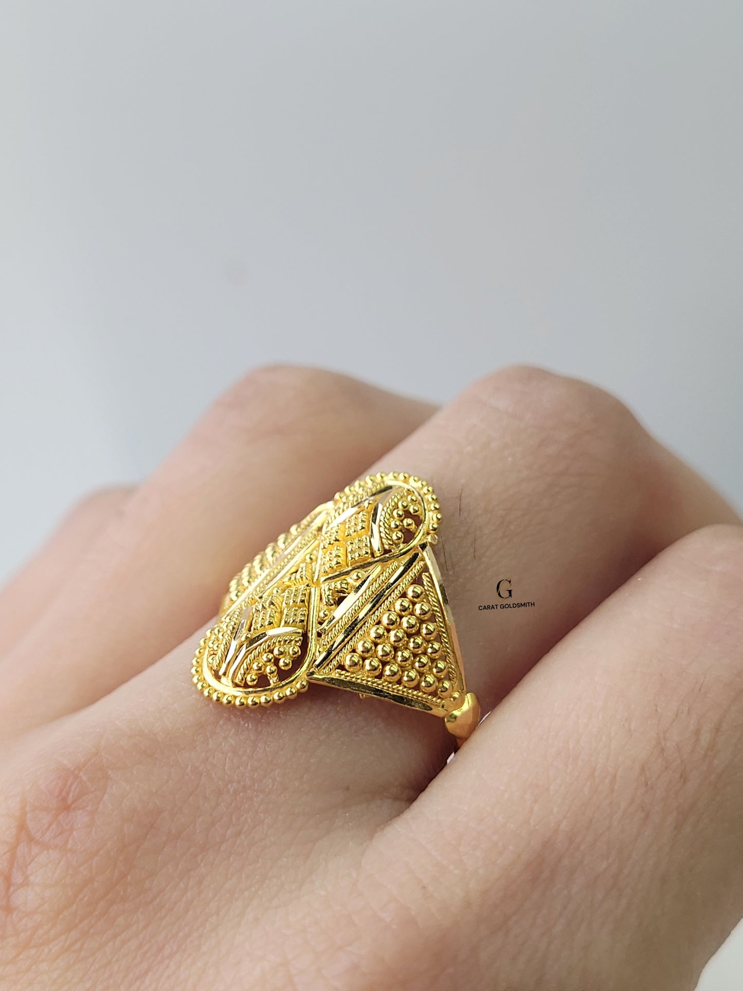 INTRICATE GOLD RING