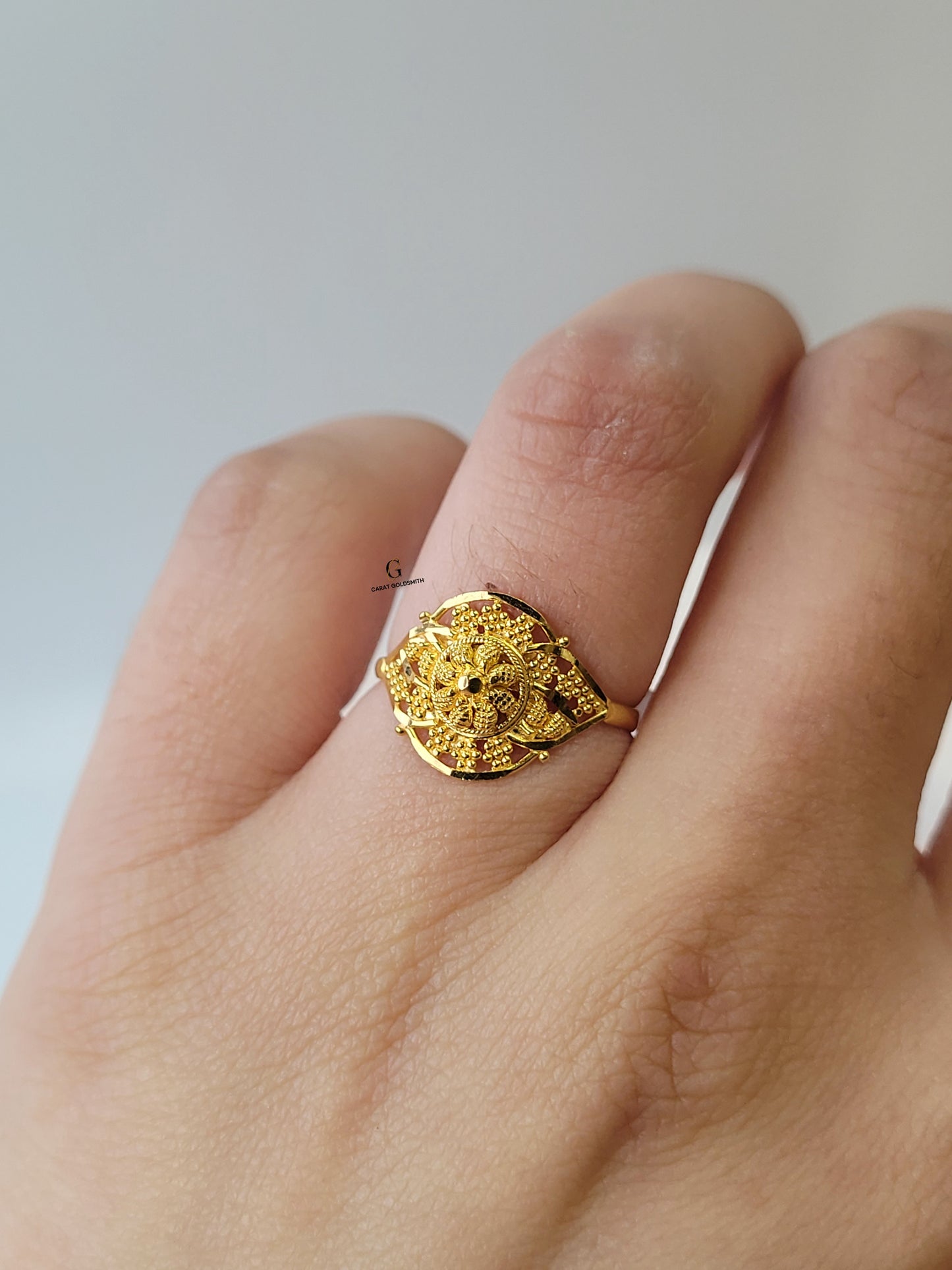 INTRICATE SMALL GOLD RING