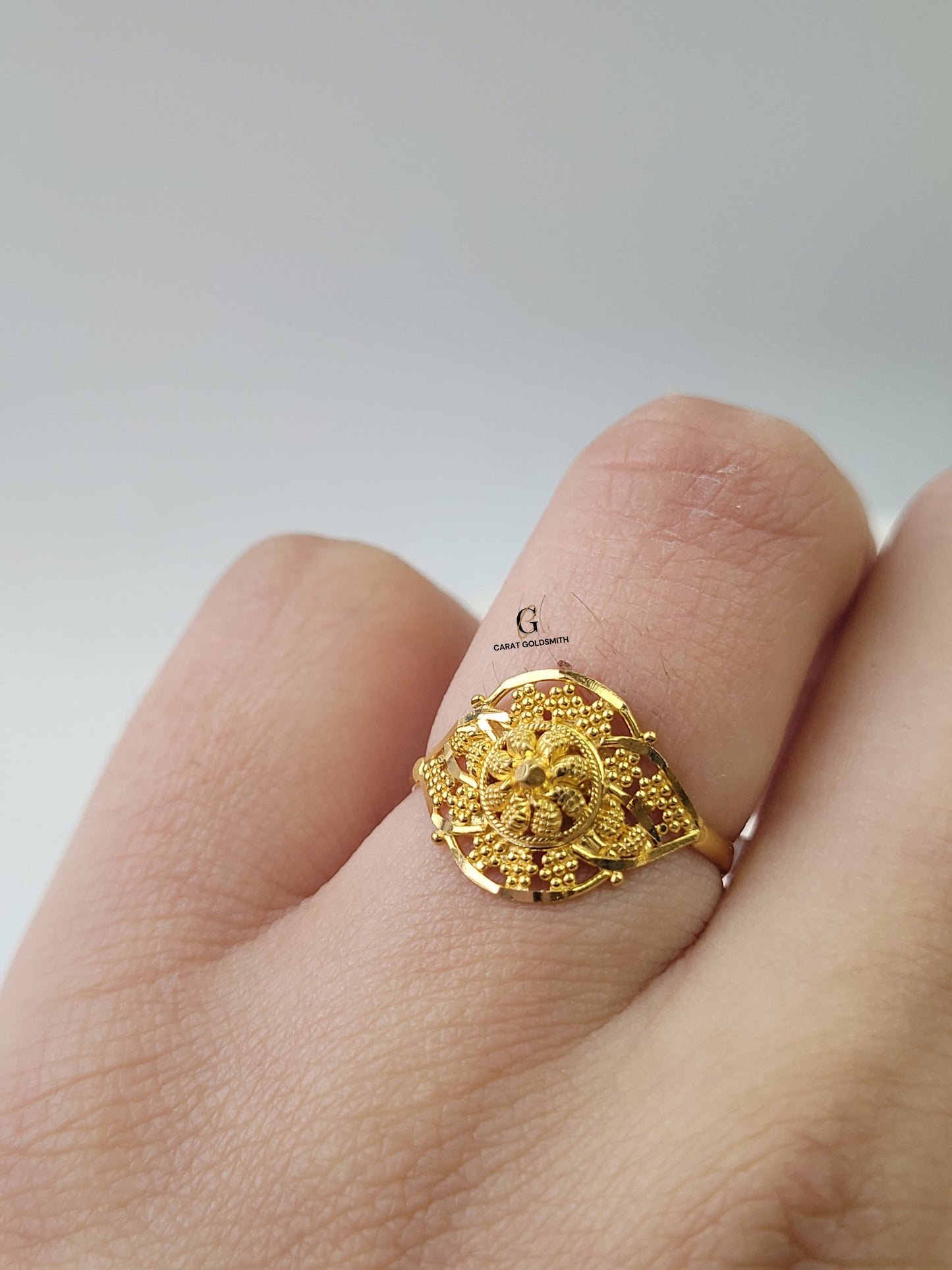 INTRICATE SMALL GOLD RING