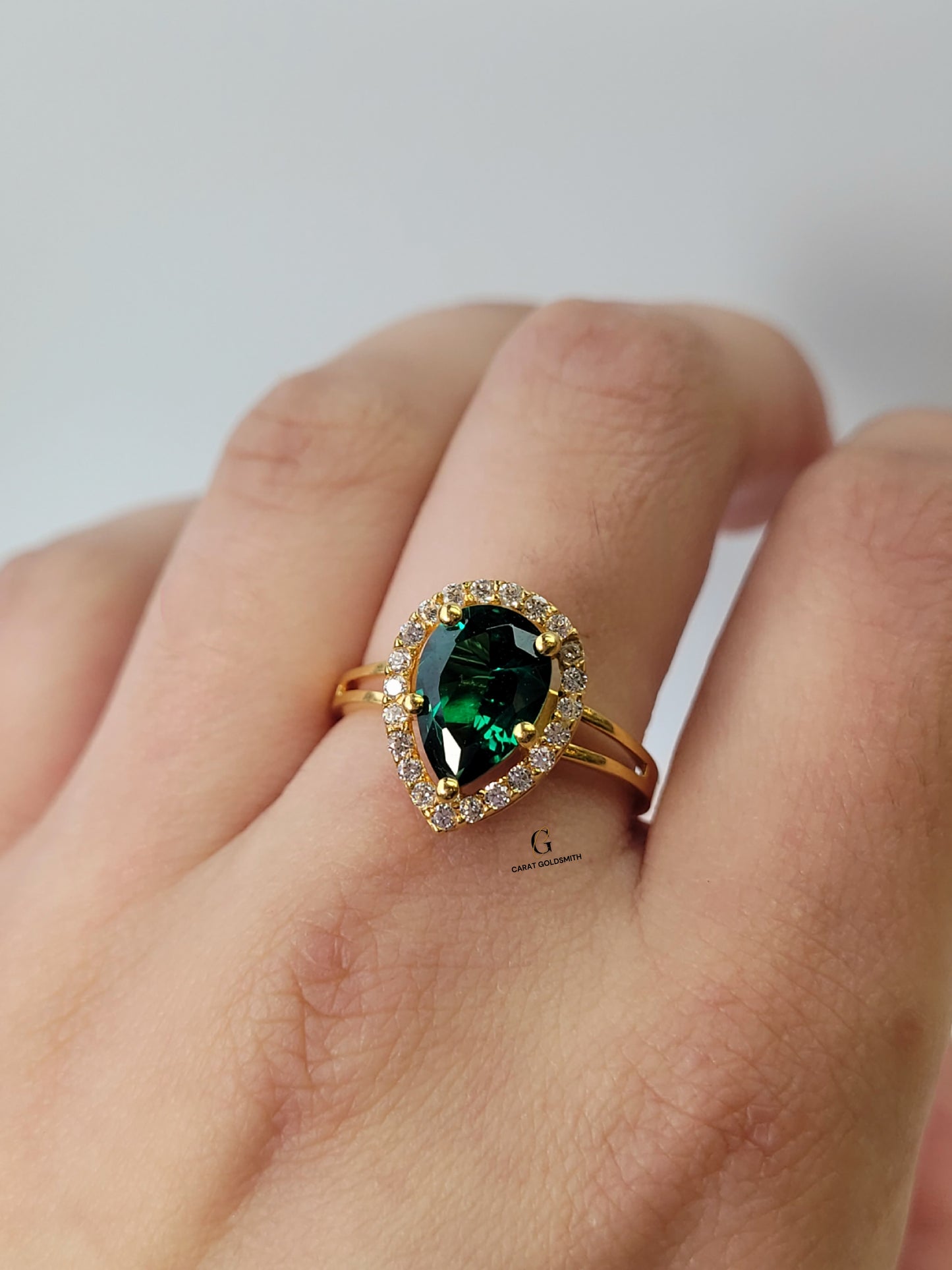 EMERALD PEAR CUT RING