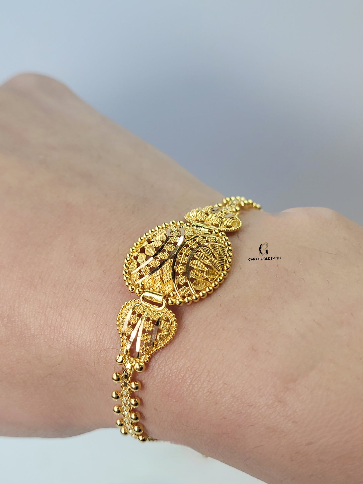 STUNNING GOLD BRACELET