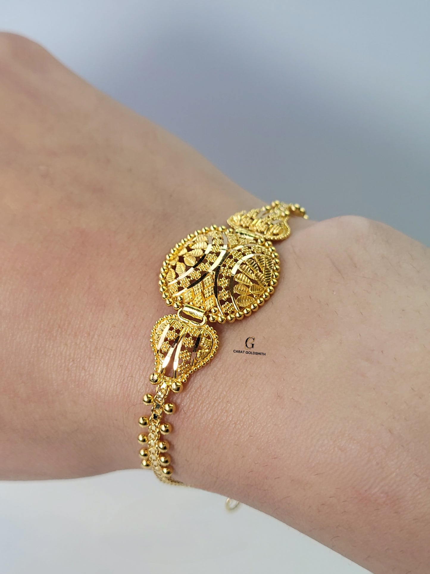 STUNNING GOLD BRACELET