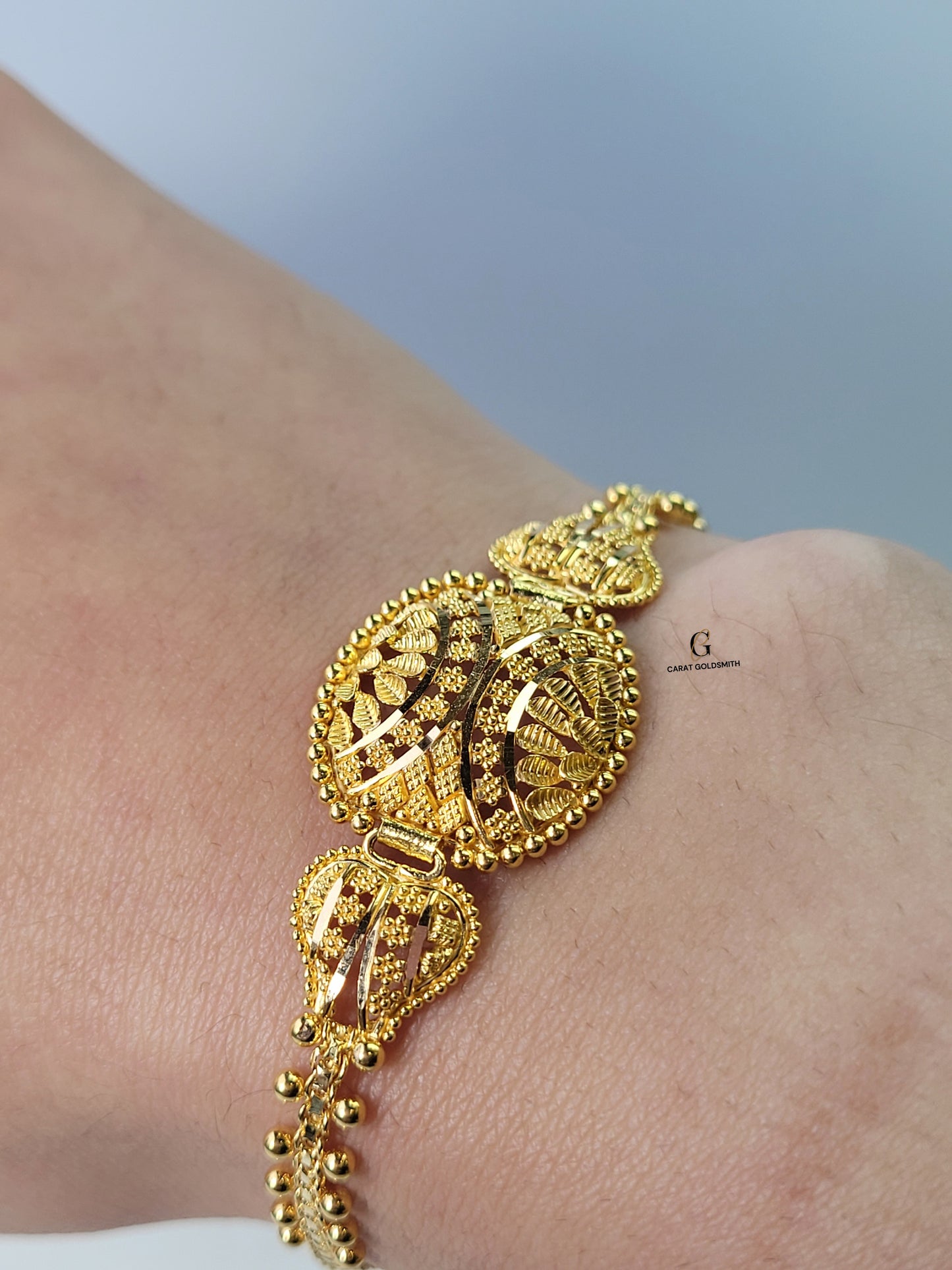 STUNNING GOLD BRACELET