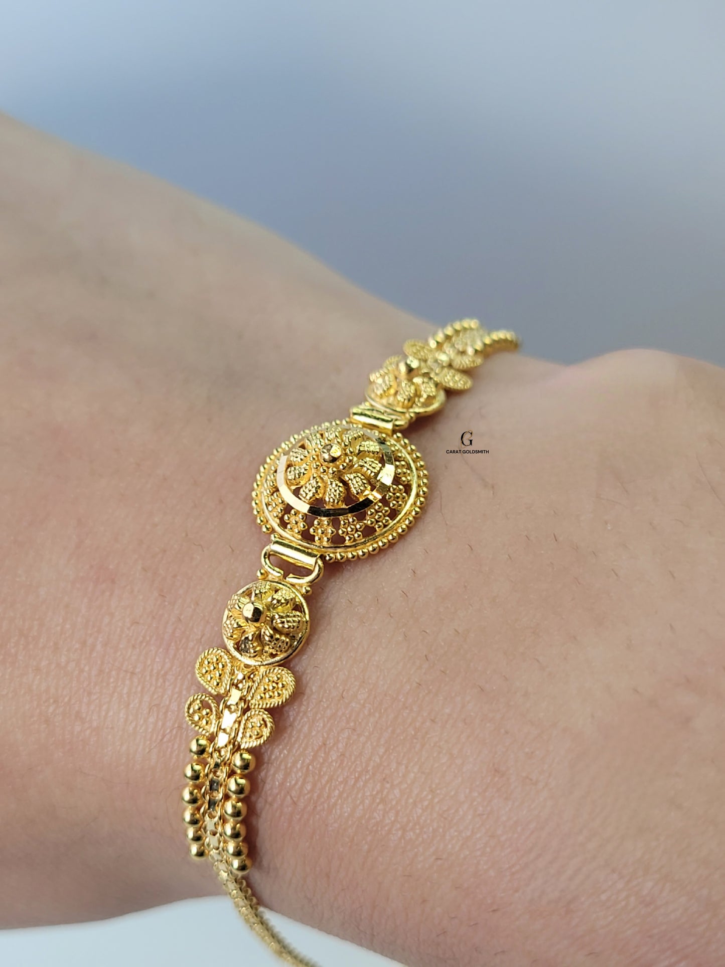 STUNNING GOLD BRACELET