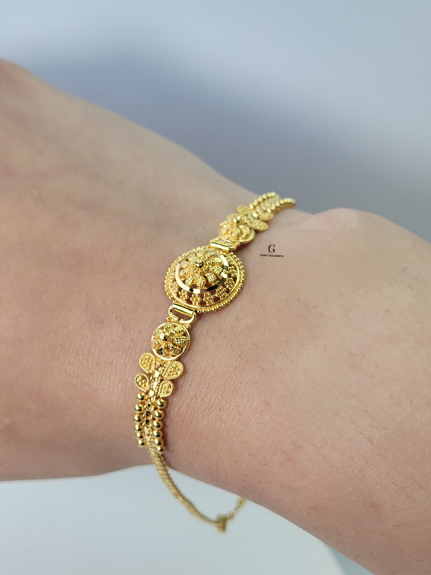 STUNNING GOLD BRACELET