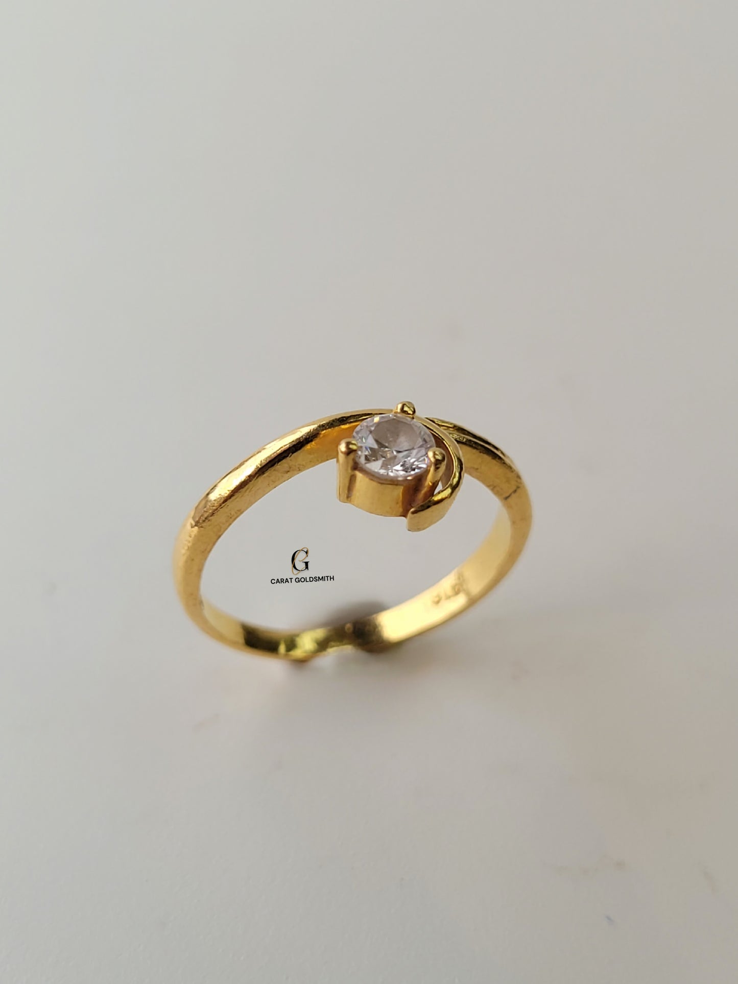 DAINTY SINGLE STONE RING