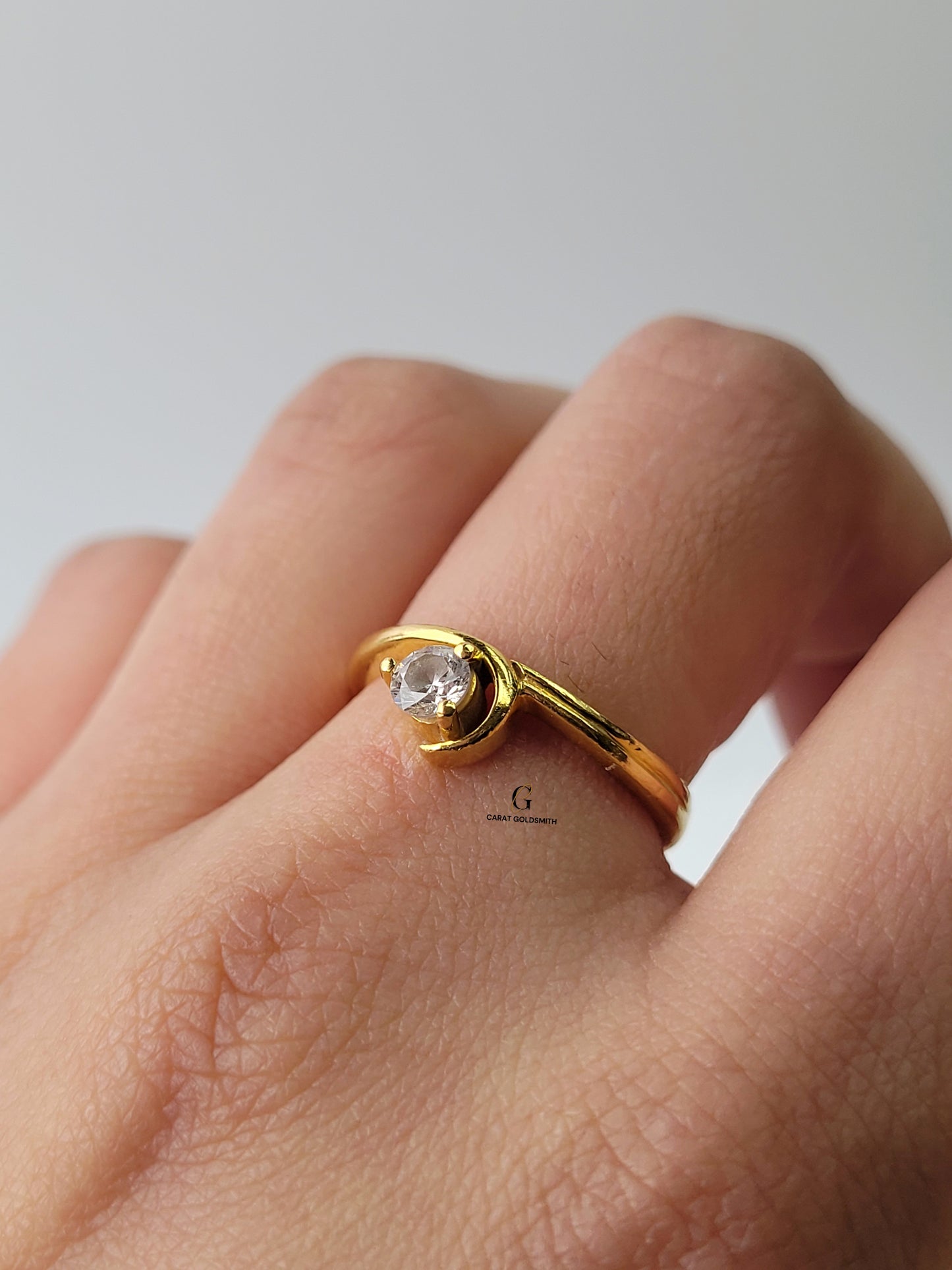 DAINTY SINGLE STONE RING