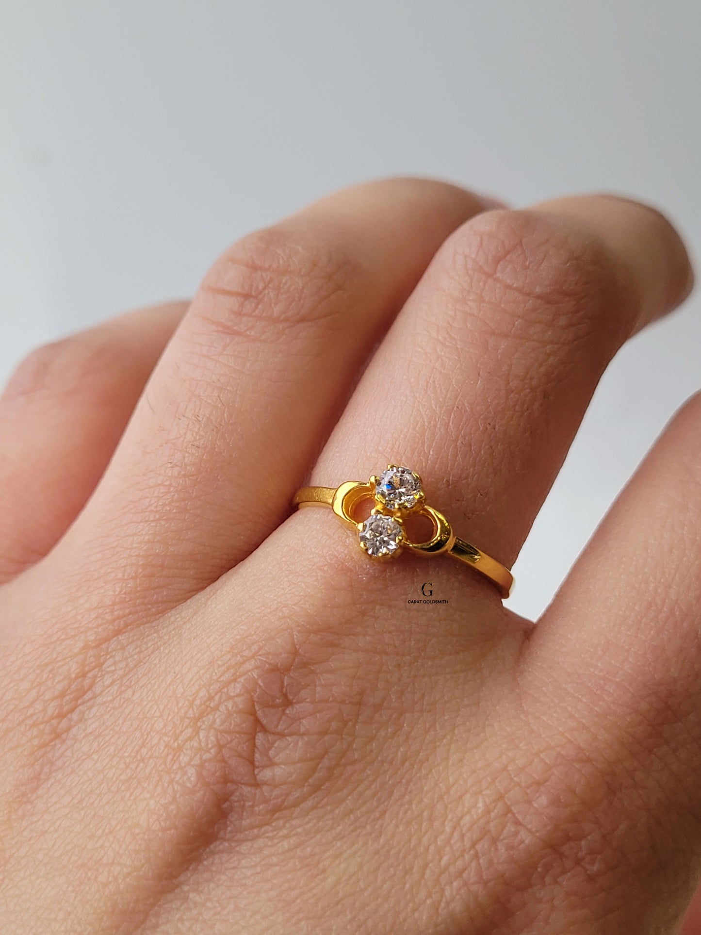 DAINTY STONE RING