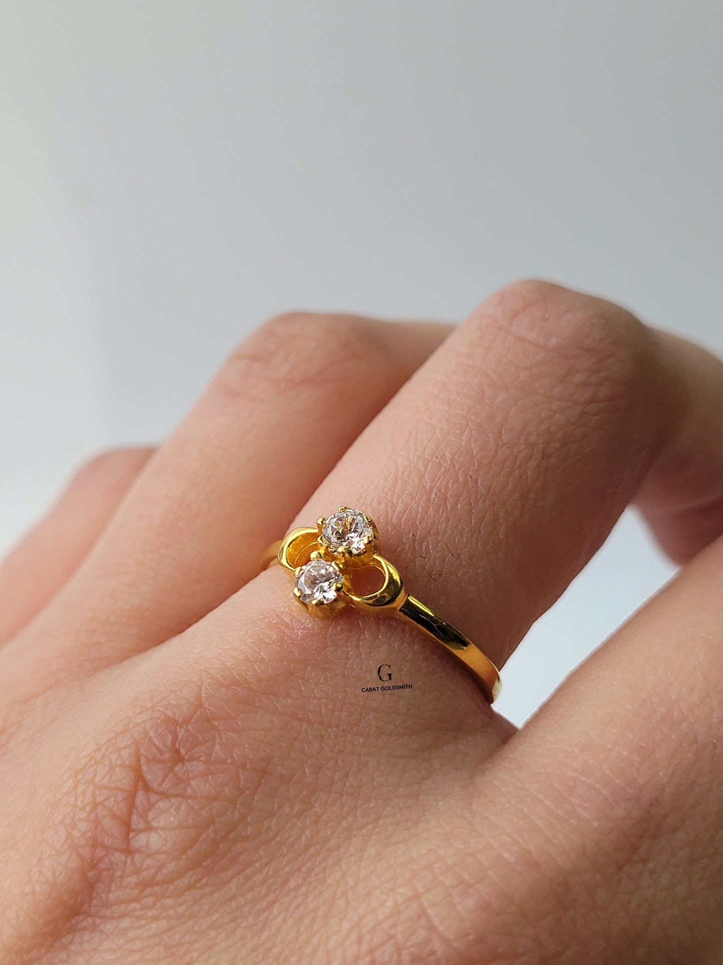 DAINTY STONE RING