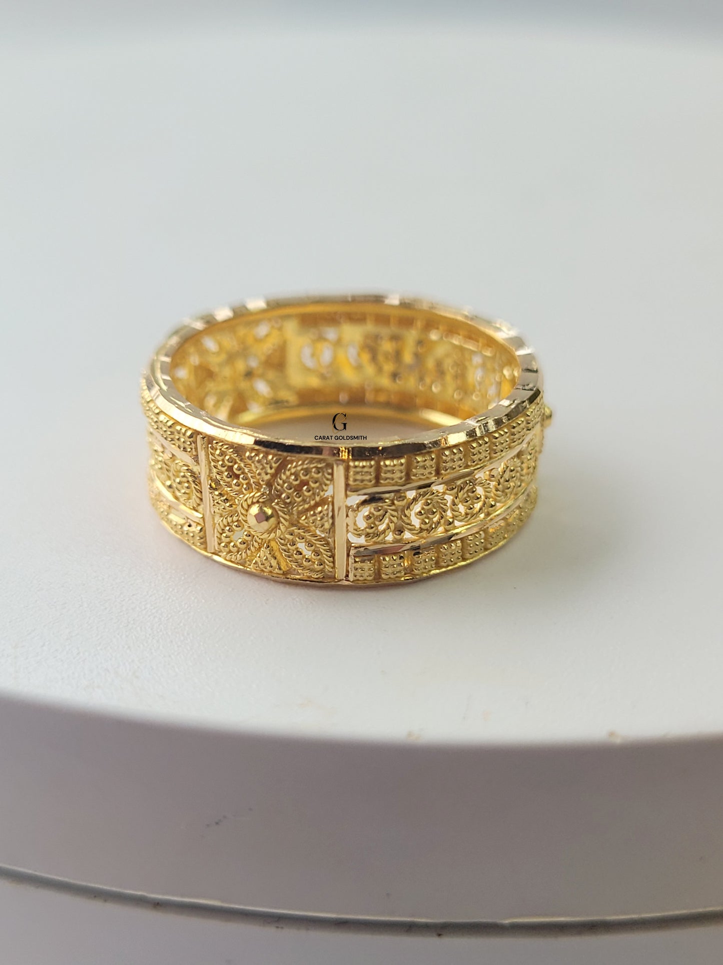 FLOWER DESIGN GOLD BAND