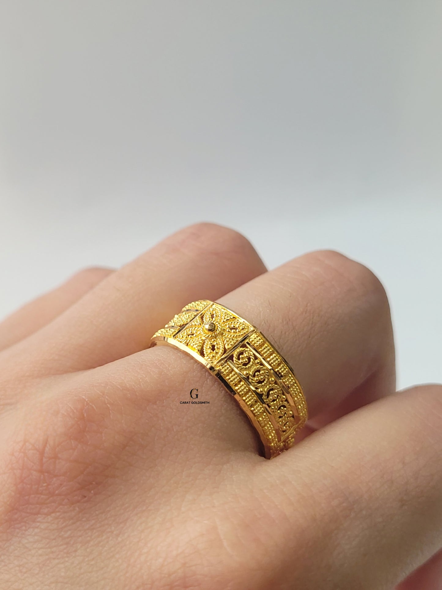 FLOWER DESIGN GOLD BAND