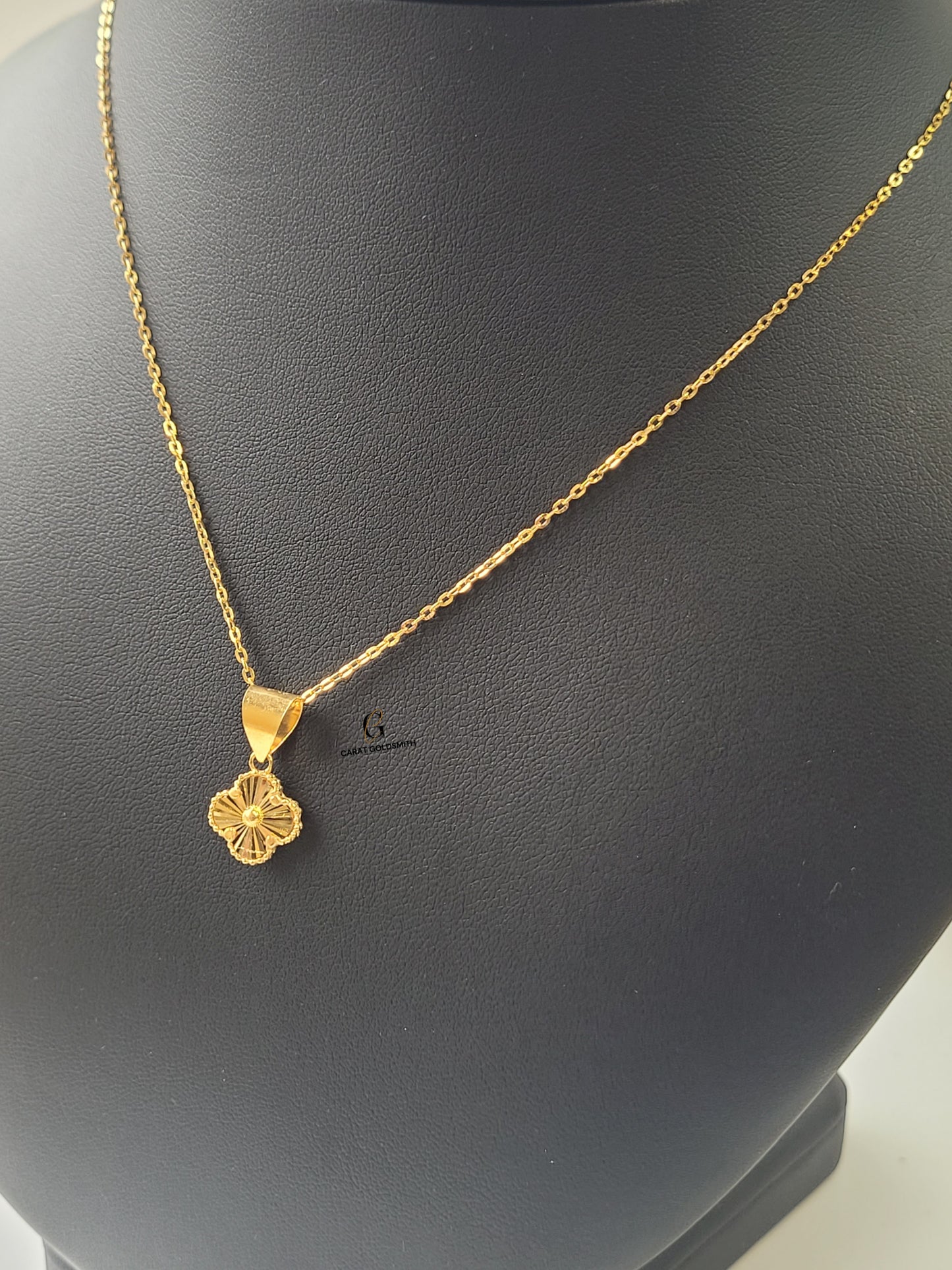 GOLD SINGLE FLOWER NECKLACE - SMALL