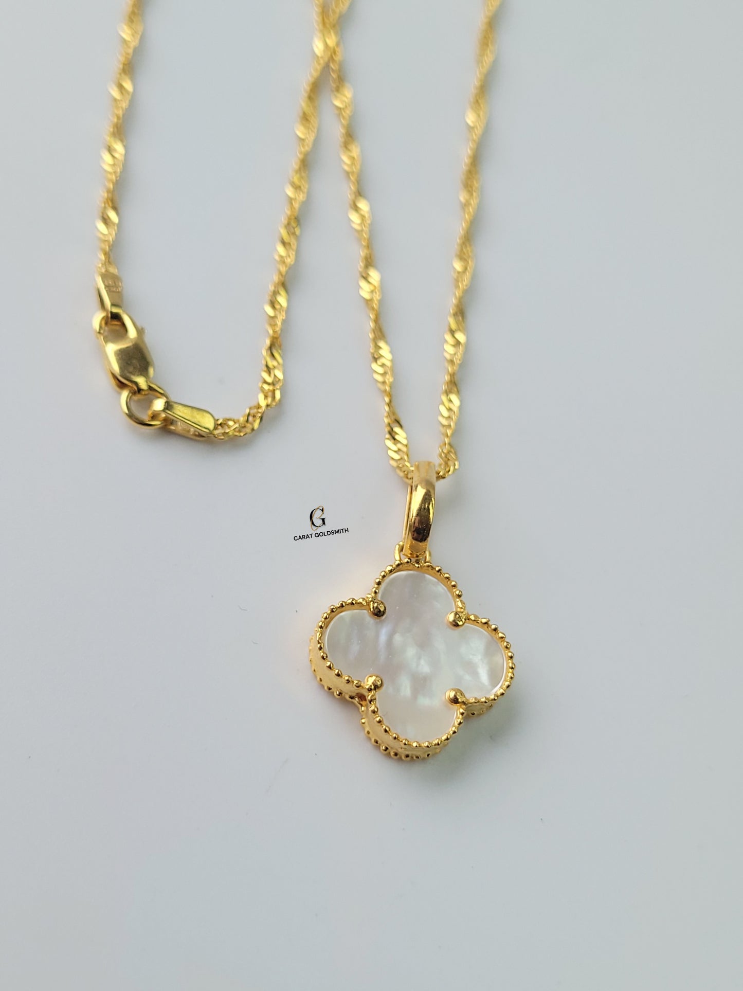 WHITE SINGLE FLOWER NECKLACE