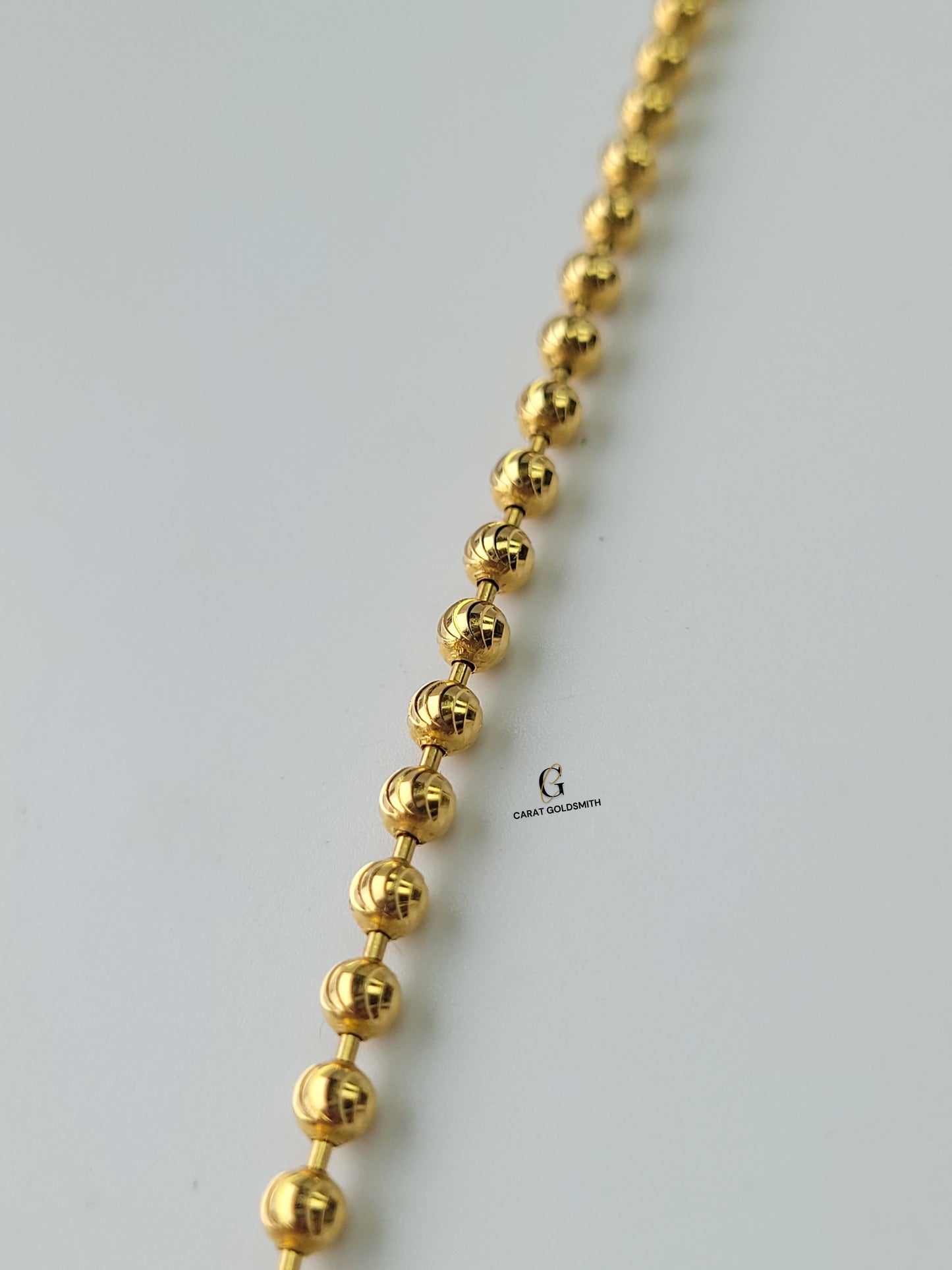 GOLD BEADED BRACELET WITH HEART CHARM