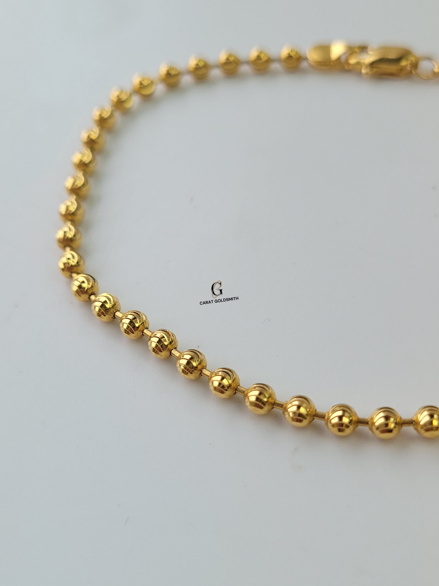 GOLD BEADED BRACELET WITH HEART CHARM