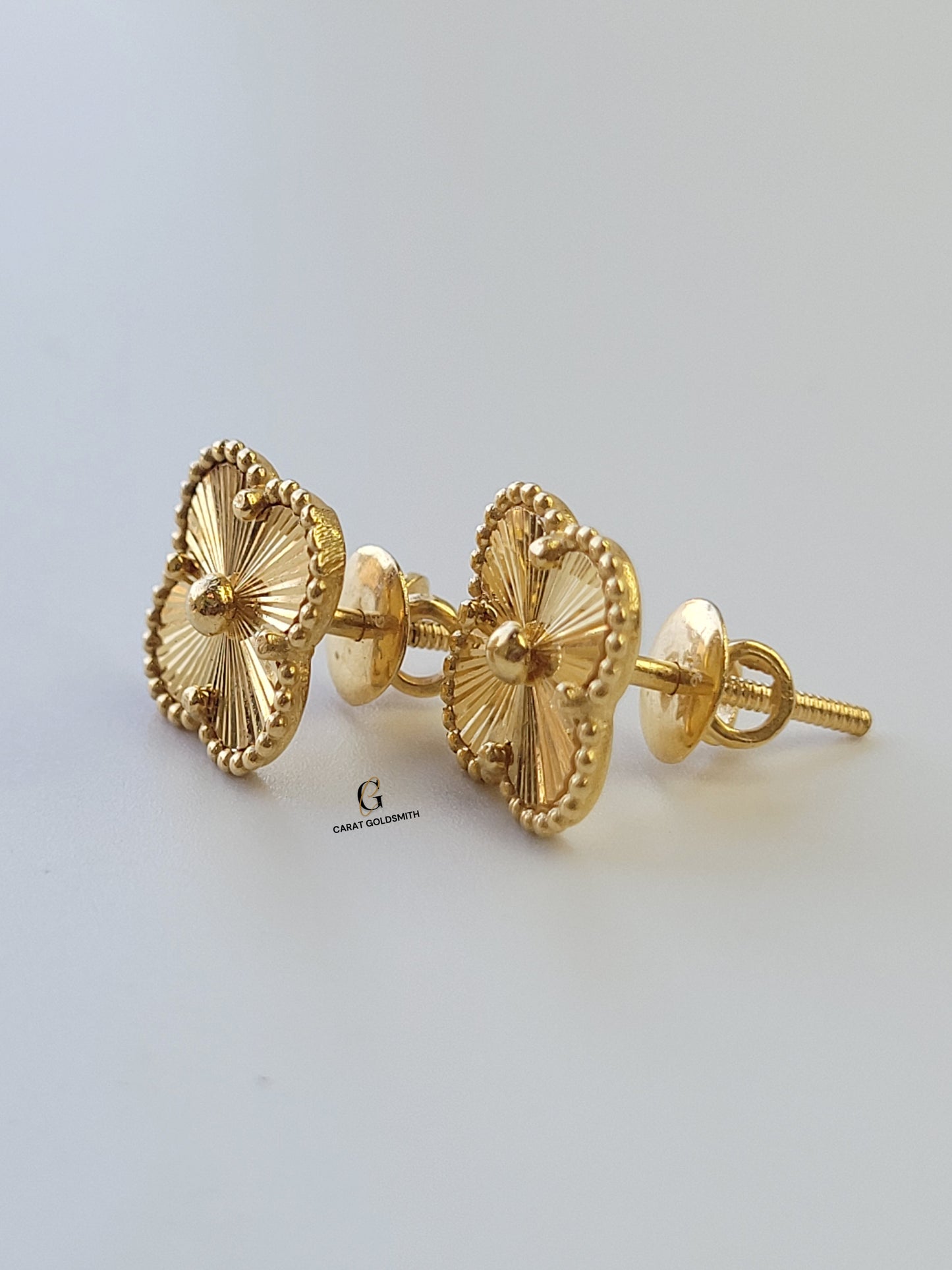 GOLD FLOWER STUD