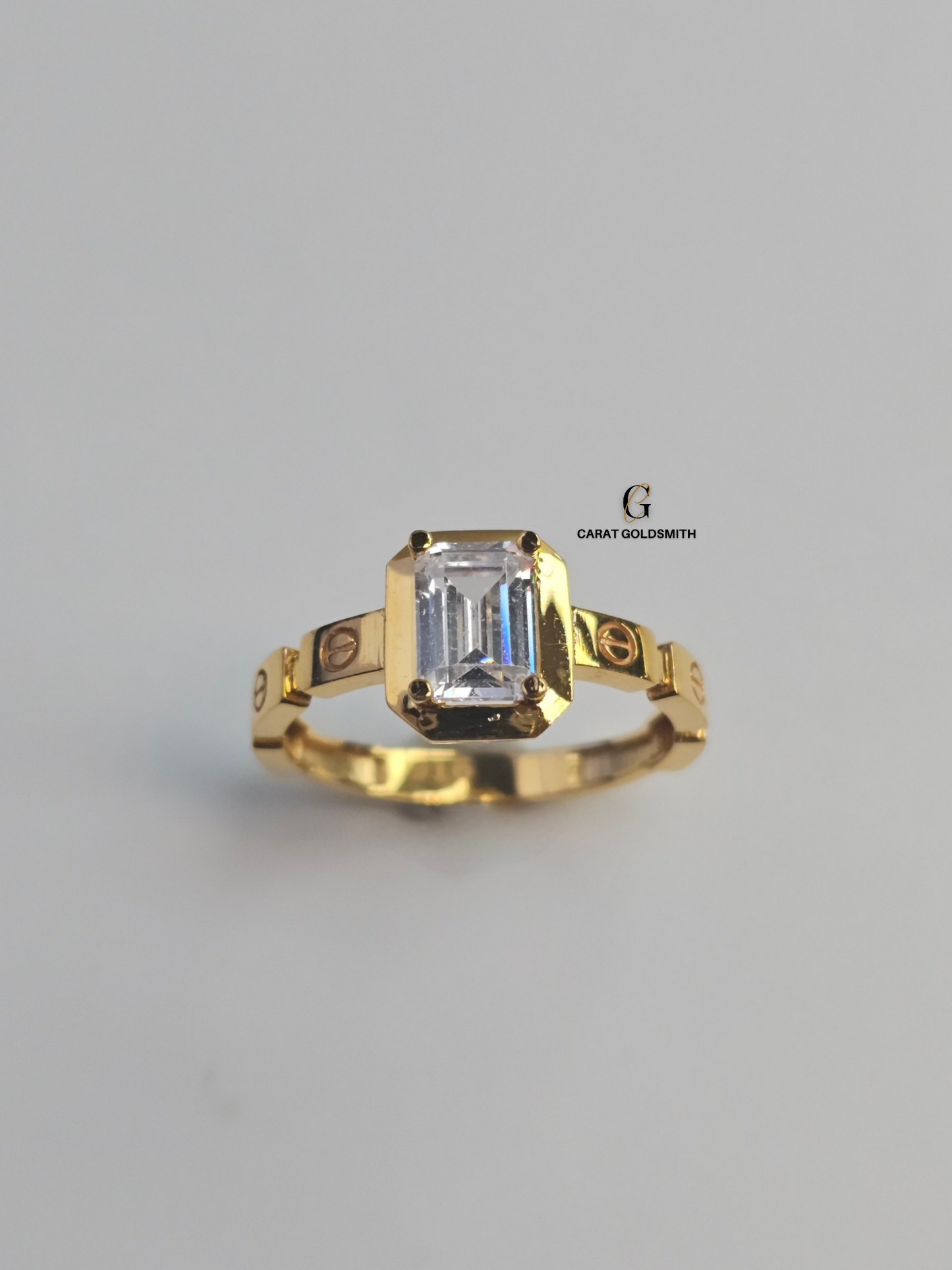 SQUARE GOLD SCREW BAND RING