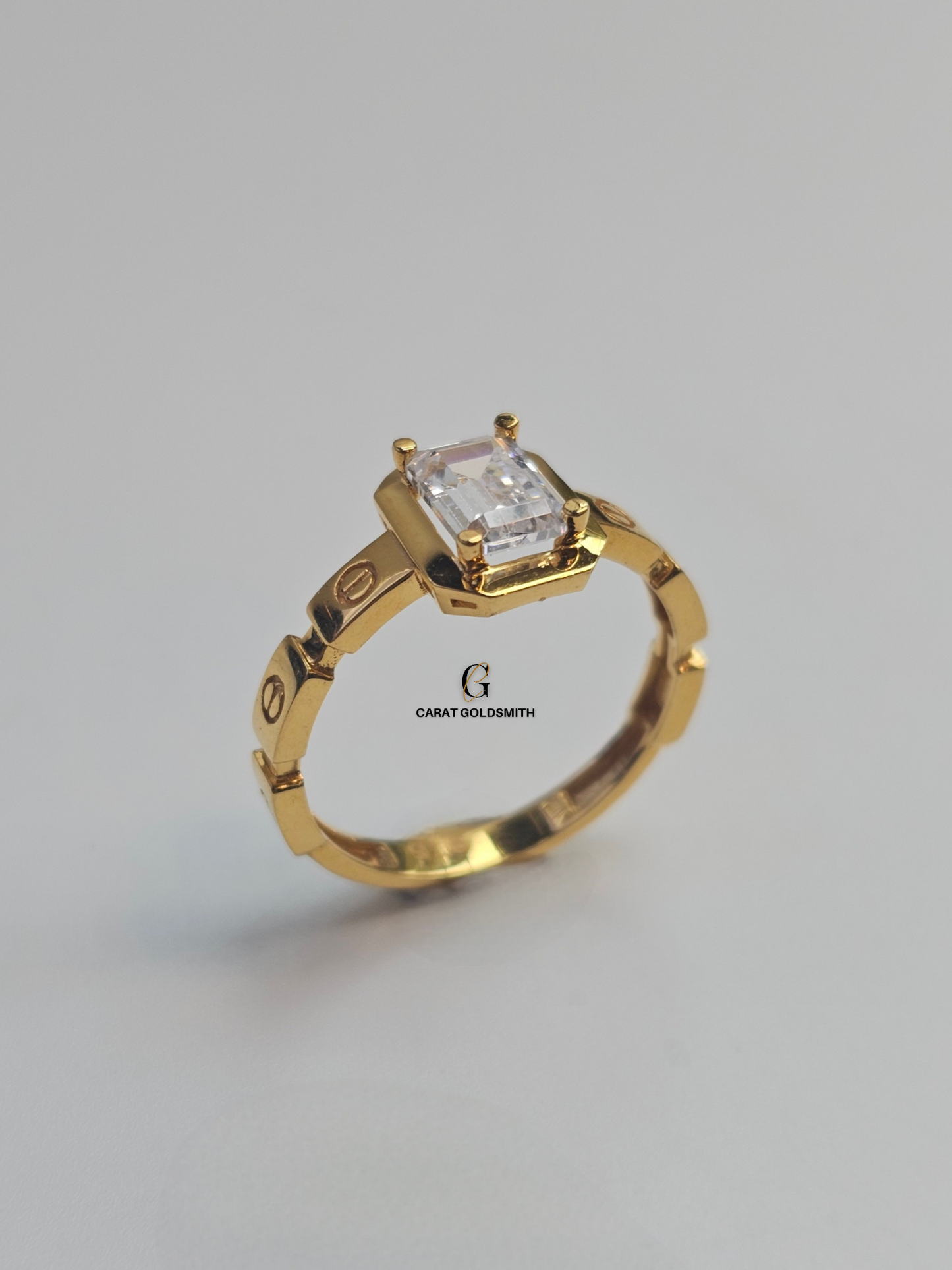 SQUARE GOLD SCREW BAND RING