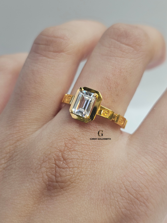 SQUARE GOLD SCREW BAND RING