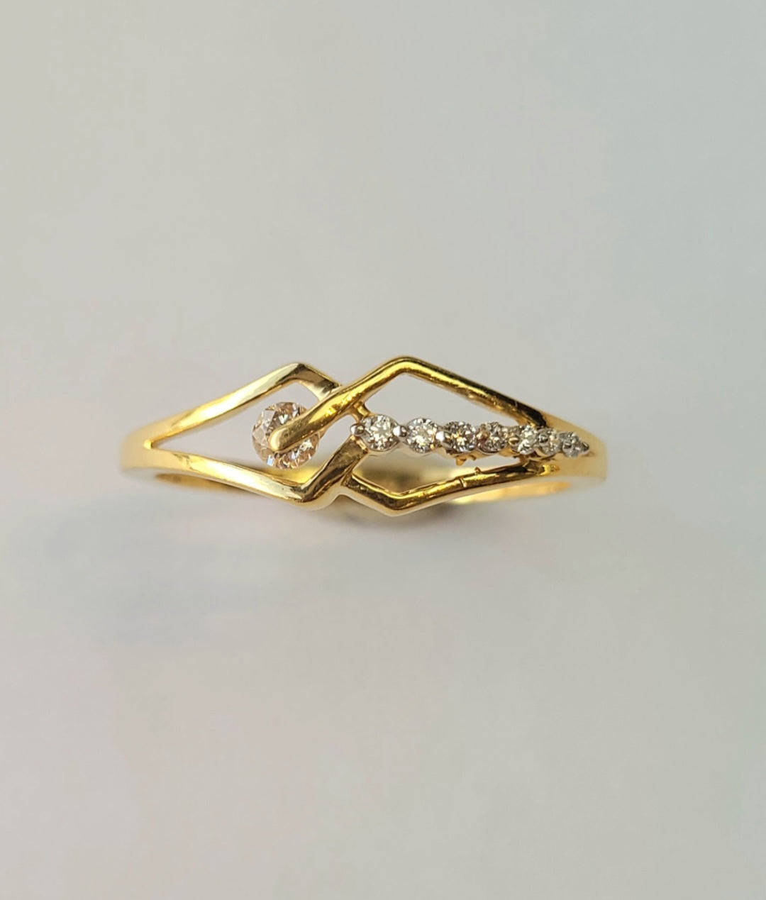 DAINTY STONE RING