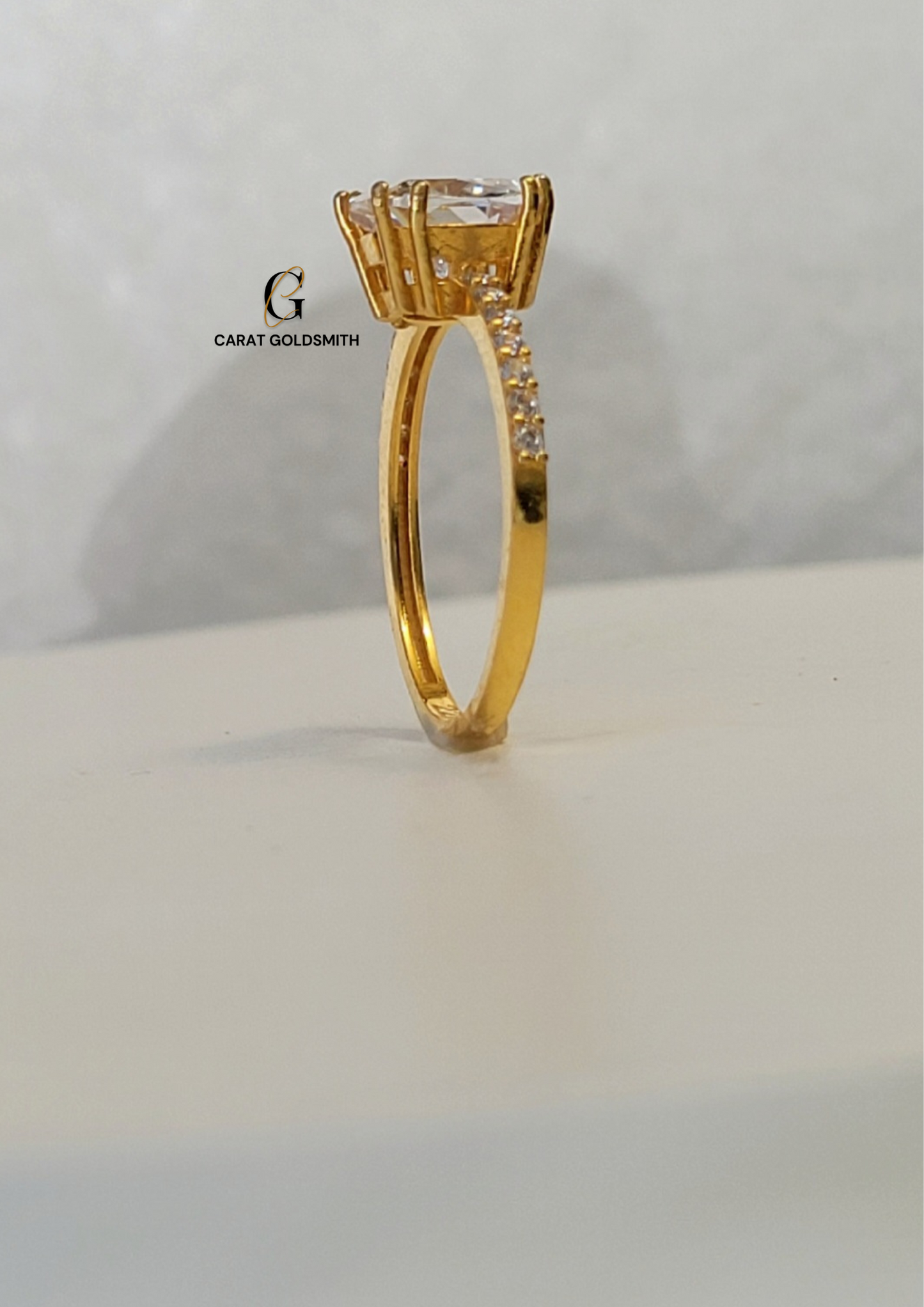 OVAL SOLITAIRE EIGHT CLAW RING