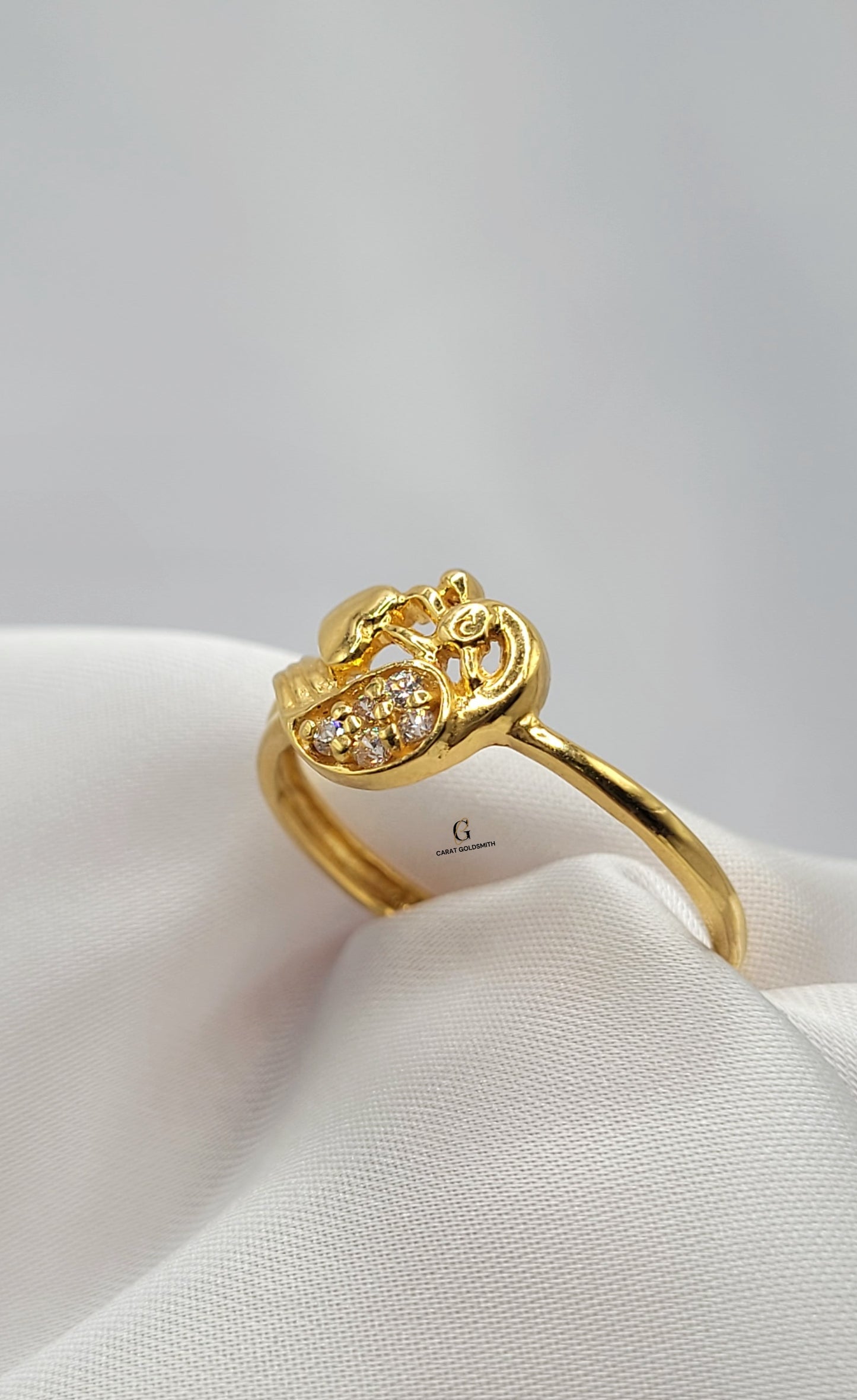 INTRICATE HEART DESIGN RING