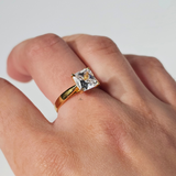 SINGLE STONE RING WITH GOLD SHOULDER