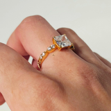 SQUARE STONE RING WITH WAVE SHOULDER